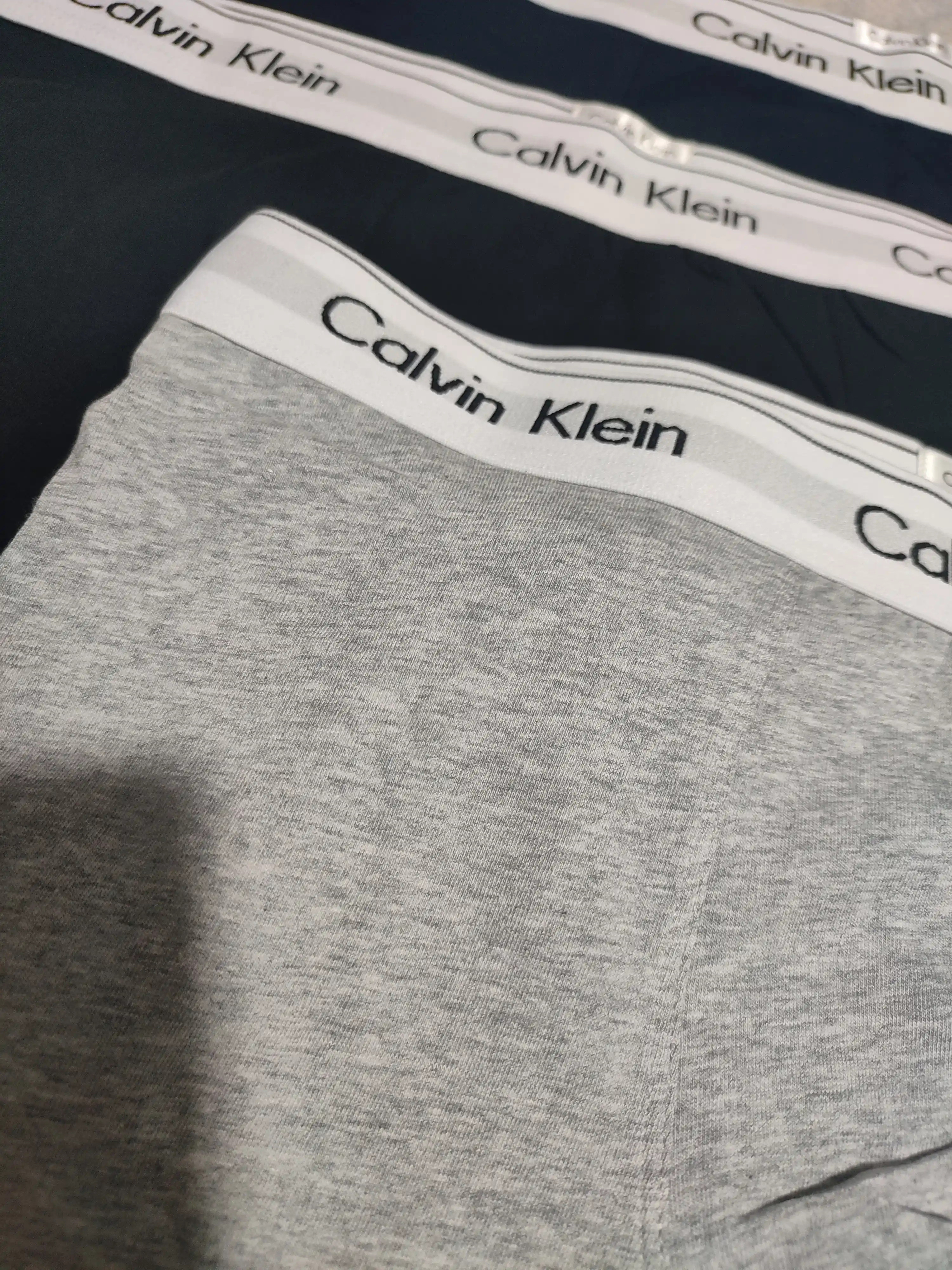 Calvin Klein erkaklar trusiklari, 3 donalik to‘plam bokserlar, sovg‘a qutisida, 93% paxta