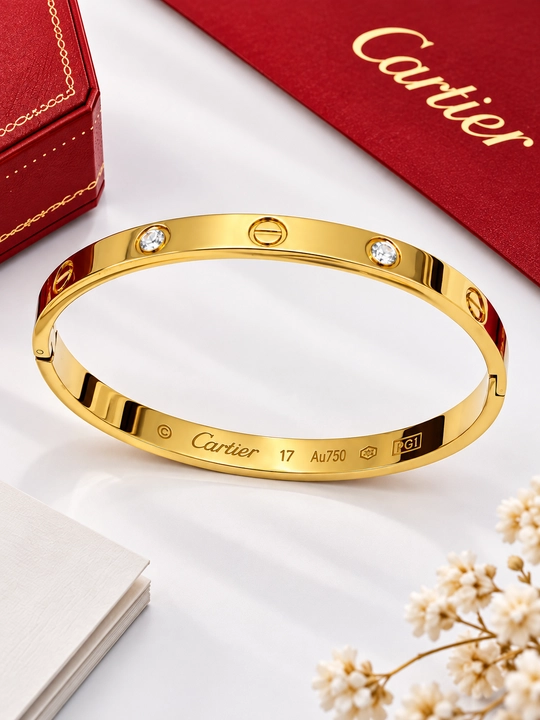 Cartier uslubidagi bilaguzuk va bilakuzuklar to'plami - 