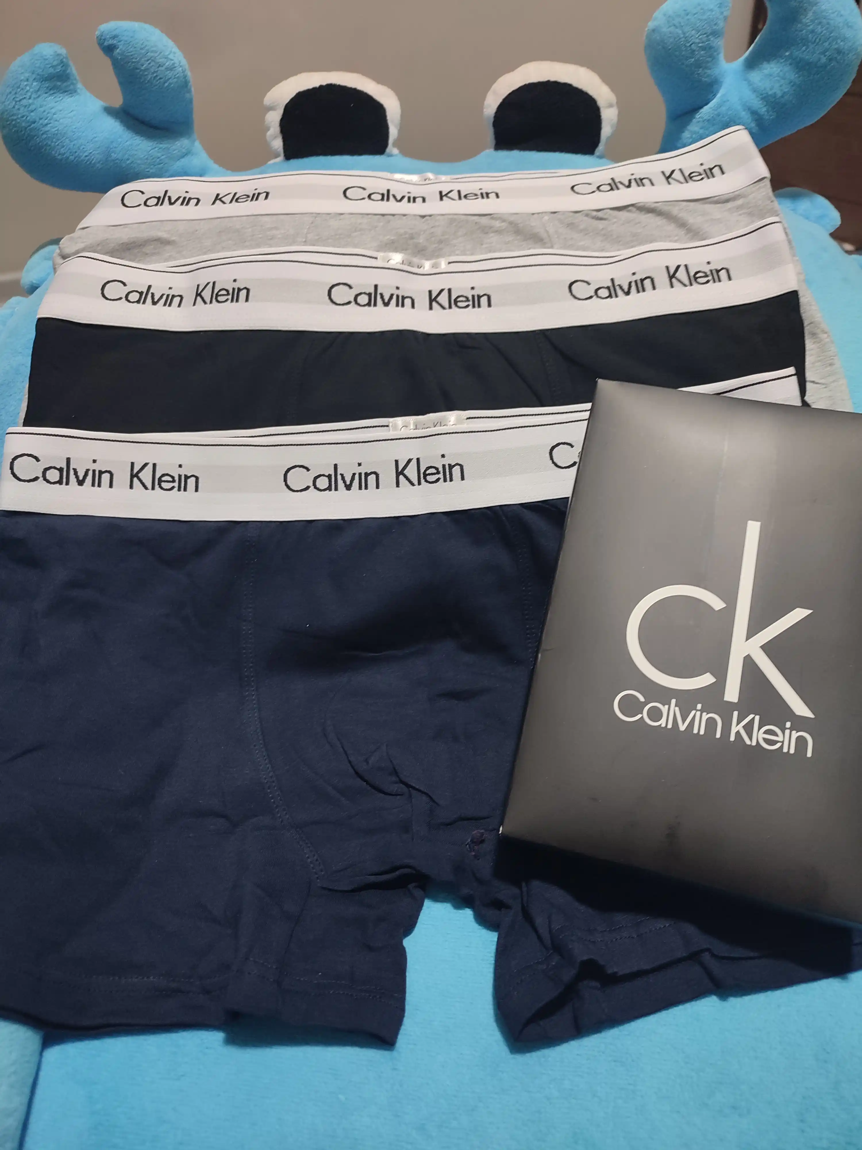 Calvin Klein erkaklar trusiklari, 3 donalik to‘plam bokserlar, sovg‘a qutisida, 93% paxta