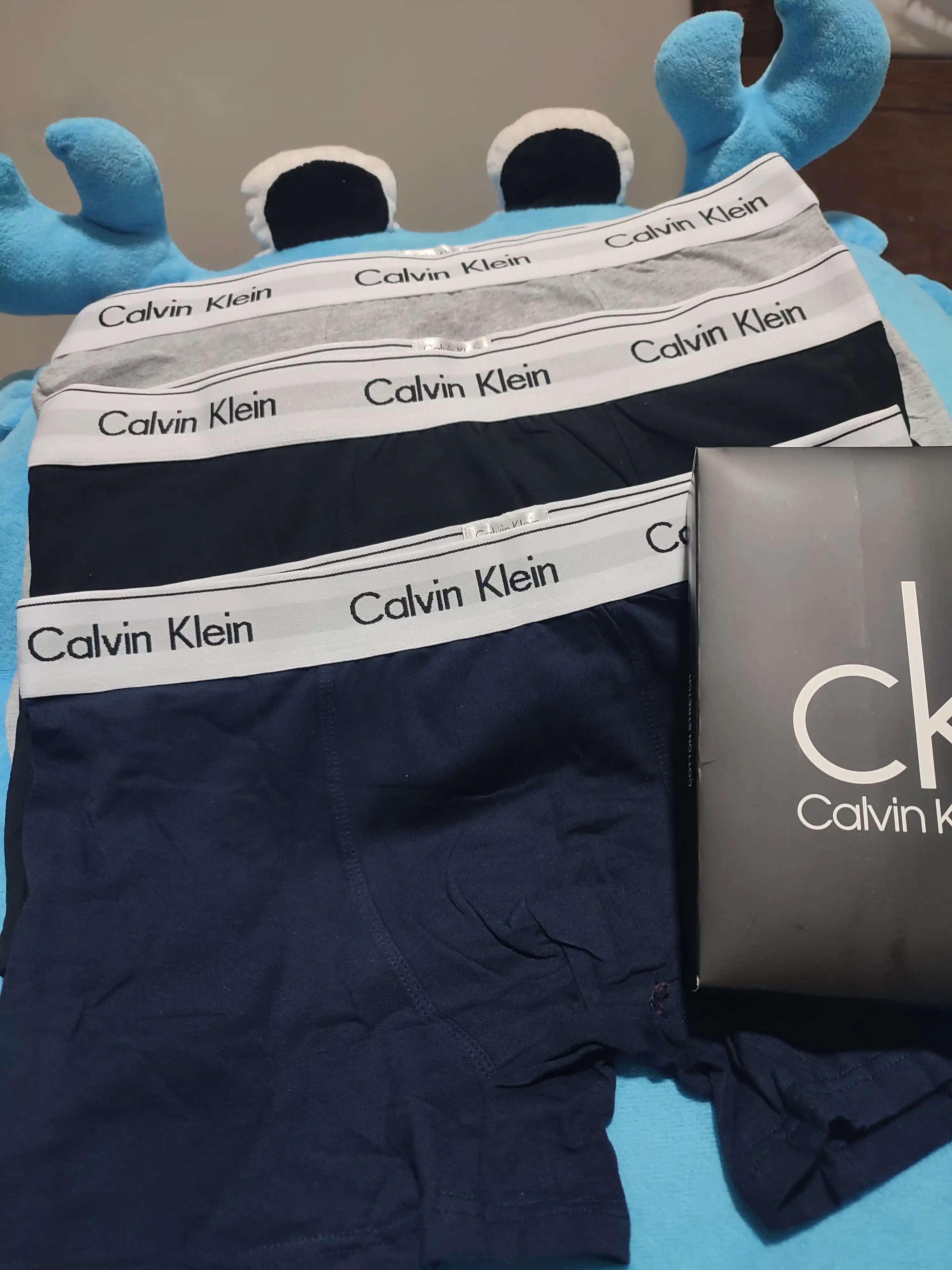 Calvin Klein erkaklar trusiklari, 3 donalik to‘plam bokserlar, sovg‘a qutisida, 93% paxta