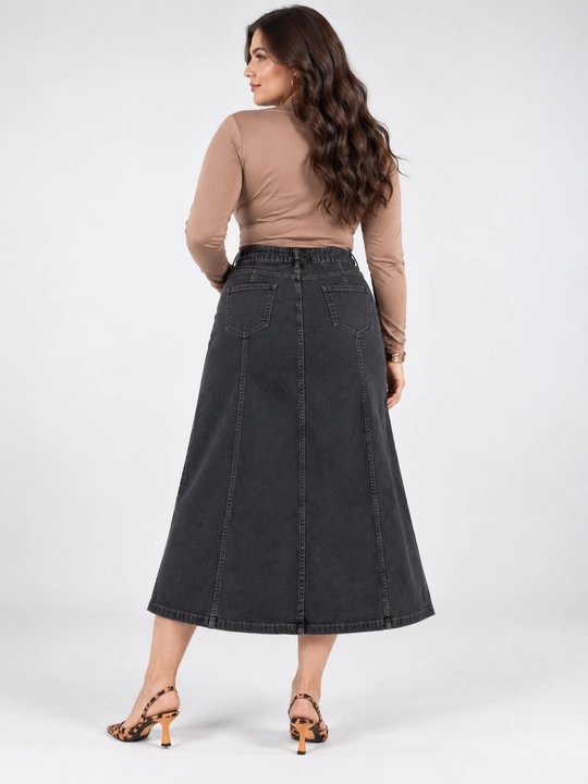 Tugmali ayollar jinsi yubkasi, katta o‘lchamlar (plus size) 52-70, yoyilgan