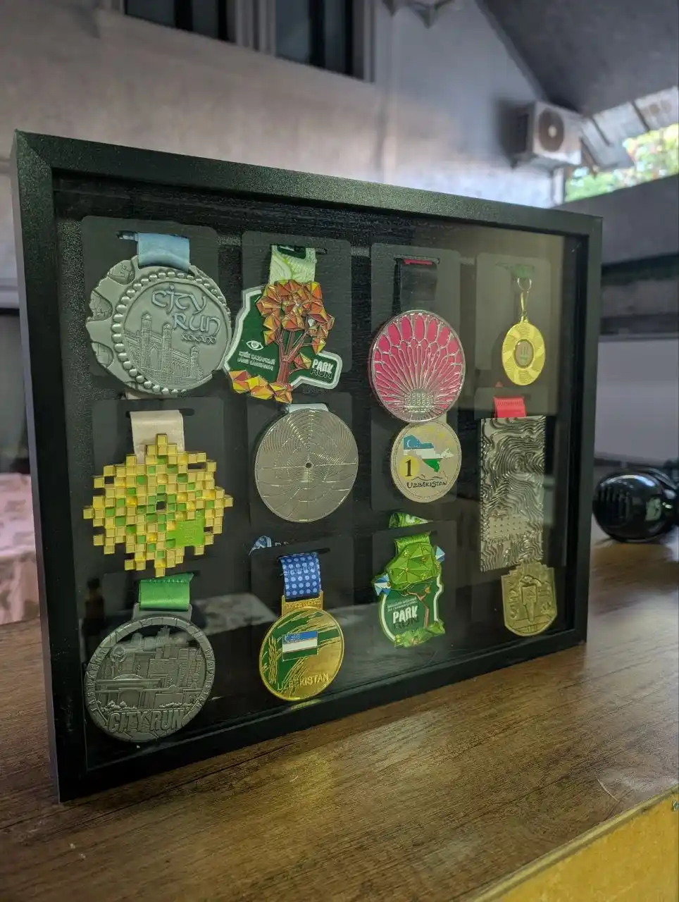 Devordagi medal uchun ilmoq, medallar ushlagichi, 12 qavatli mukofotlar organizeri