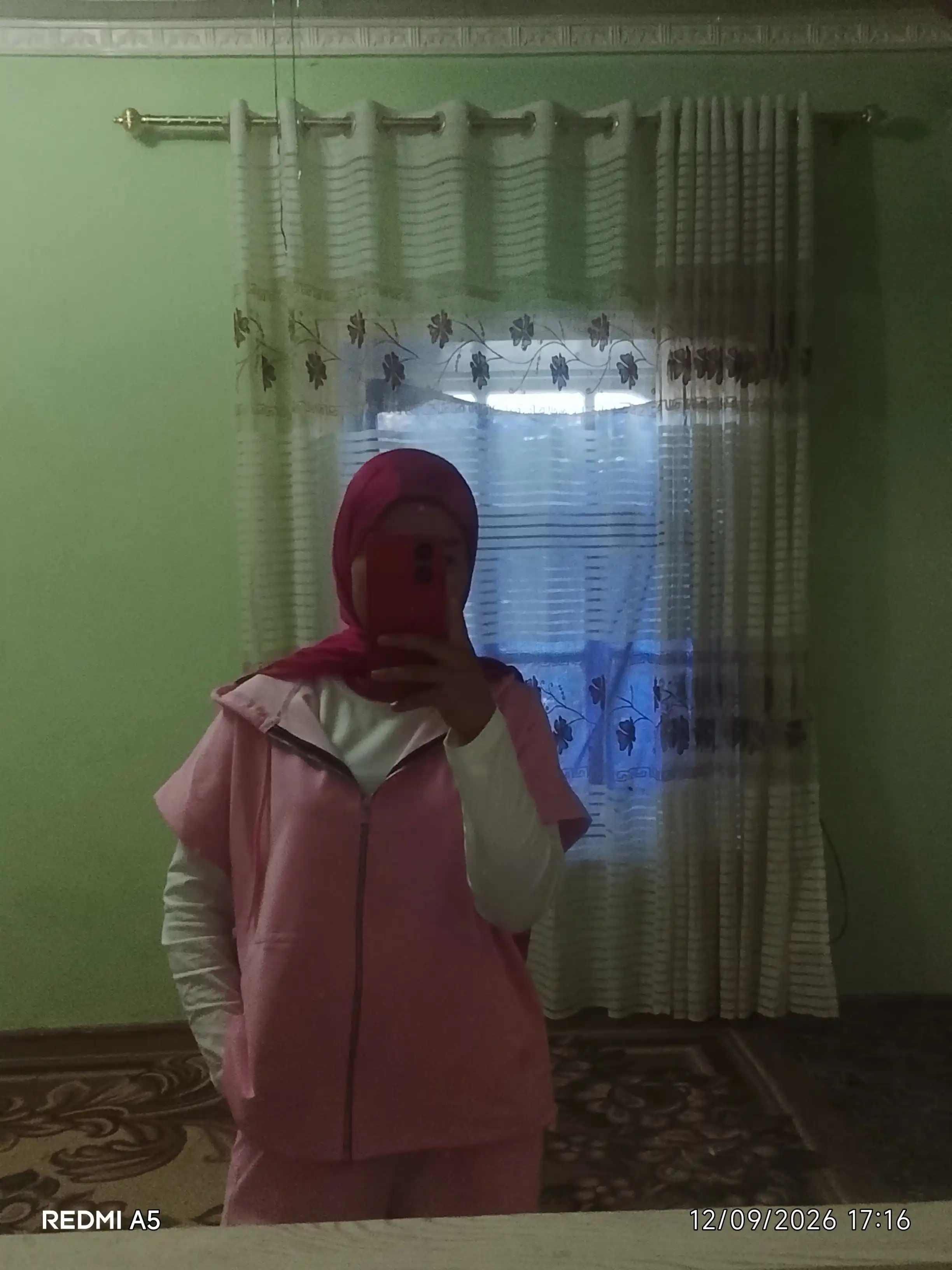 Ayollar uchun sport troyka kostyumi kapyushonli jilet va keng shimli razmer standart44-50