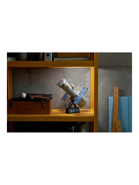 Конструктор LEGO Icons Космический телескоп Хаббл 11382