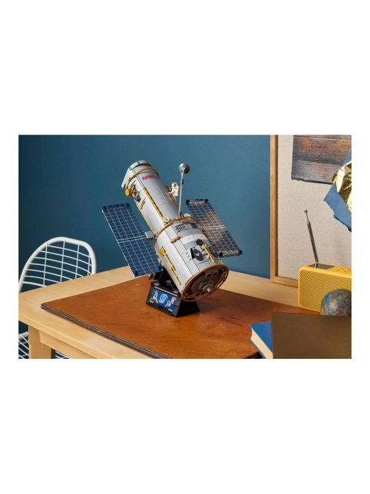Конструктор LEGO Icons Космический телескоп Хаббл 11382