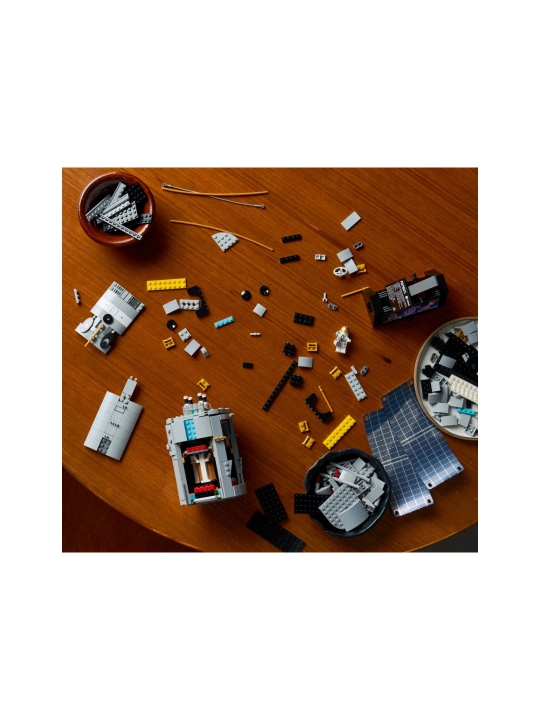 Конструктор LEGO Icons Космический телескоп Хаббл 11382