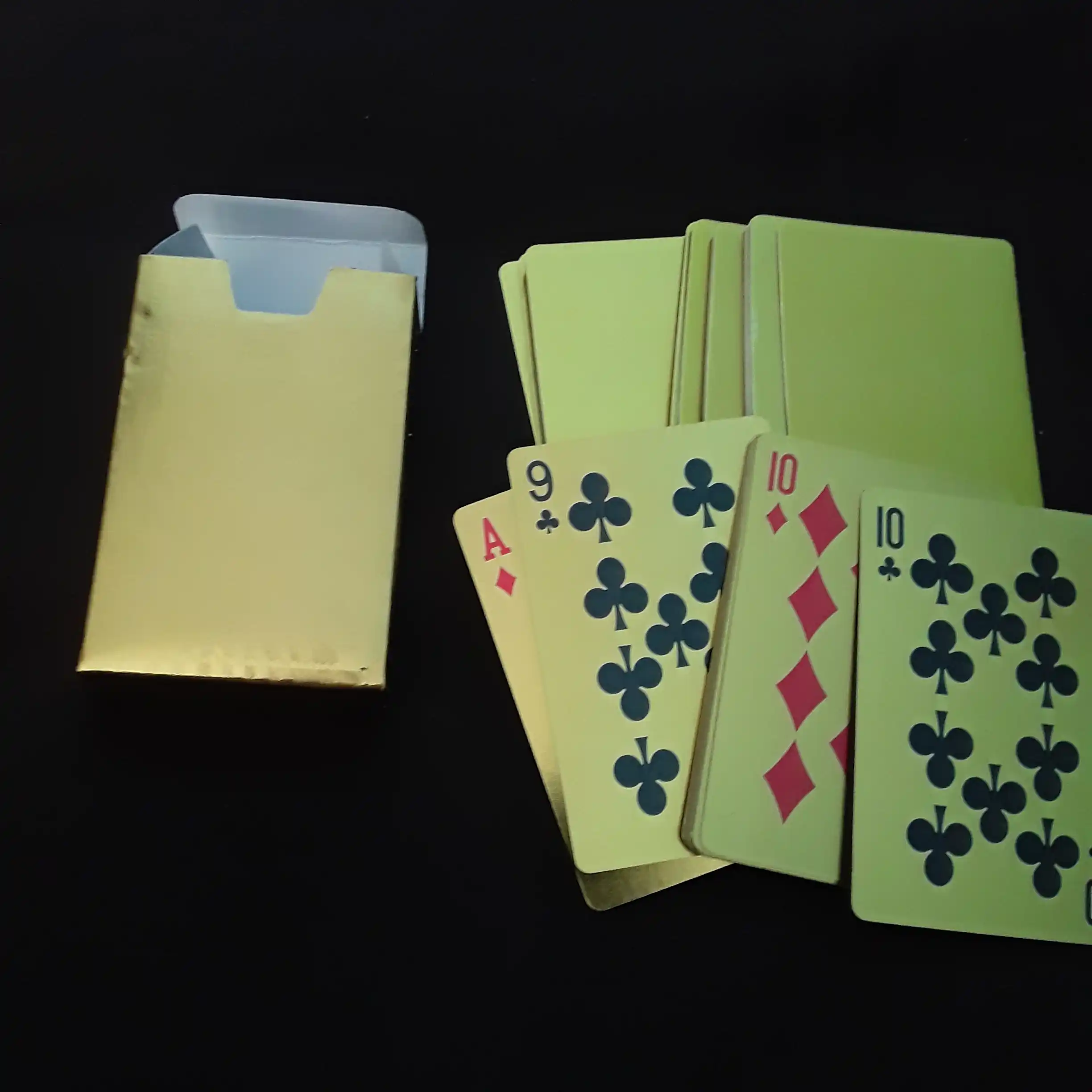 Игральные карты 54 шт. в коробке для покера, дурака и карточных игр
