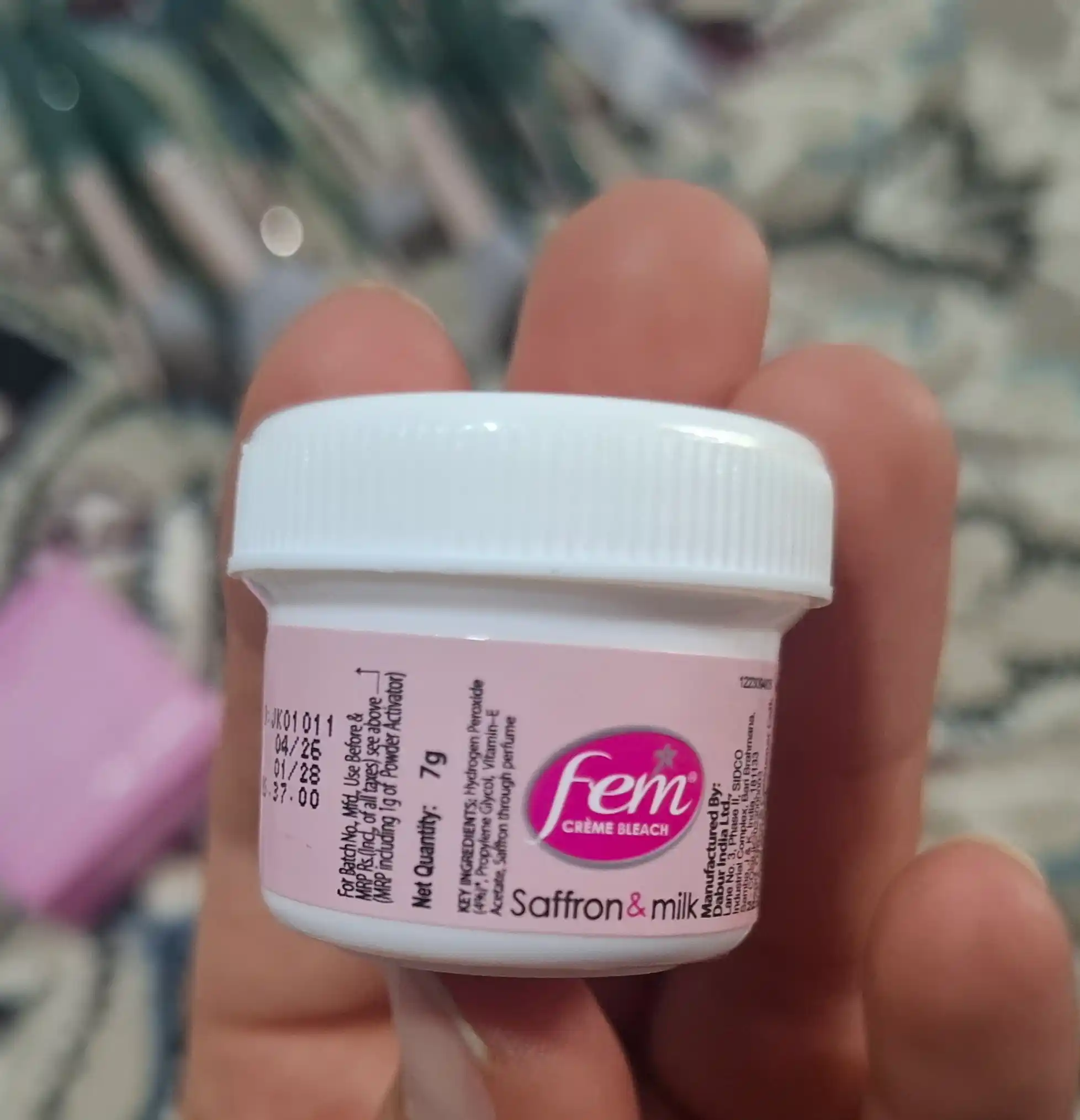 Fem Saffron & Milk yuz va qosh tuklarini oqartiruvchi krem, 40 gr