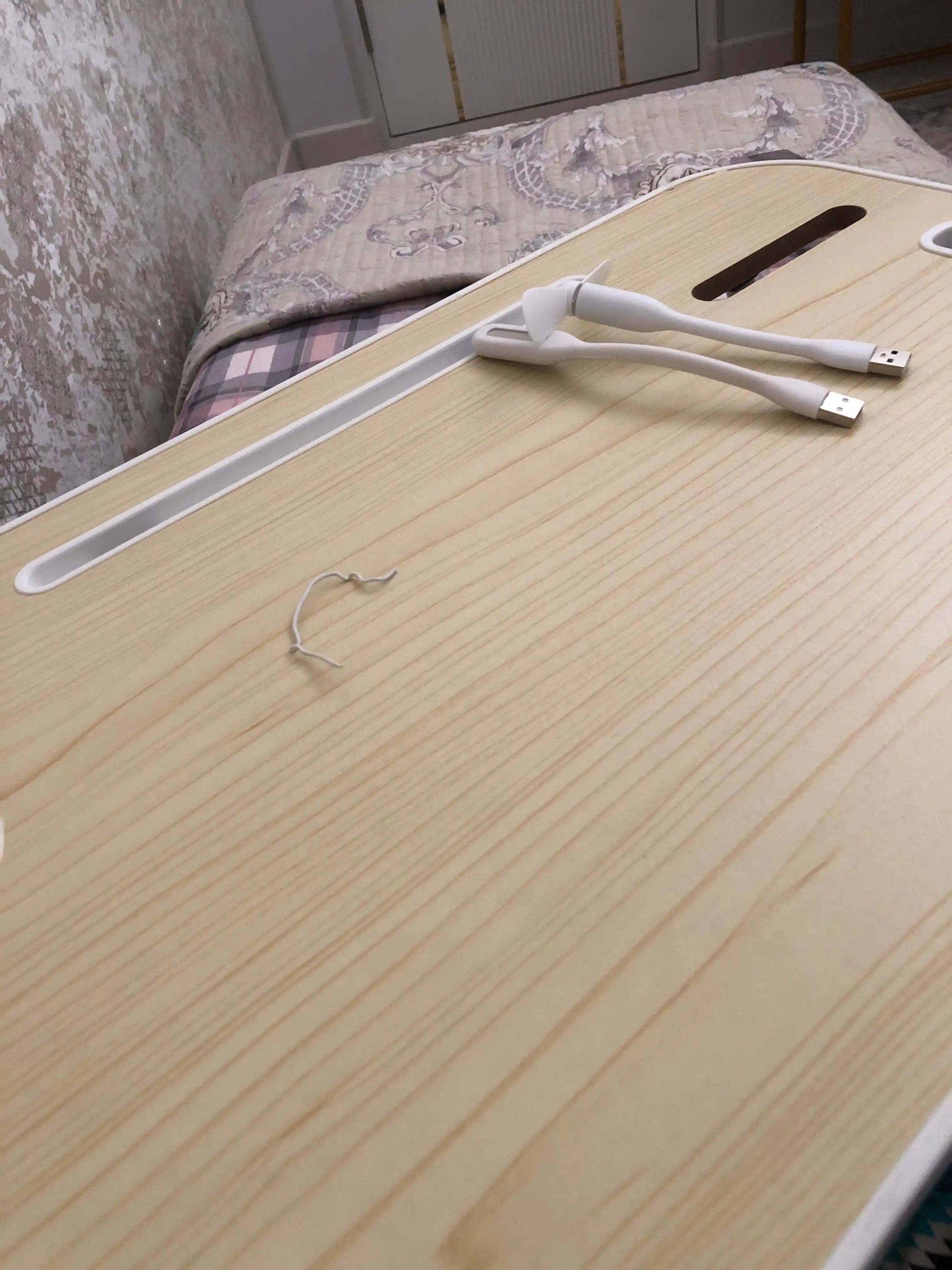 Складной мини-столик 60×40×28 см — для ноутбука, завтрака в постель и учебы