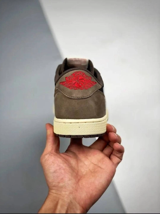 NIKE SB DUNK LOW va AIR JORDAN krossovkalari, 36-45 o‘lchamlarda, yoz va kuz uchun
