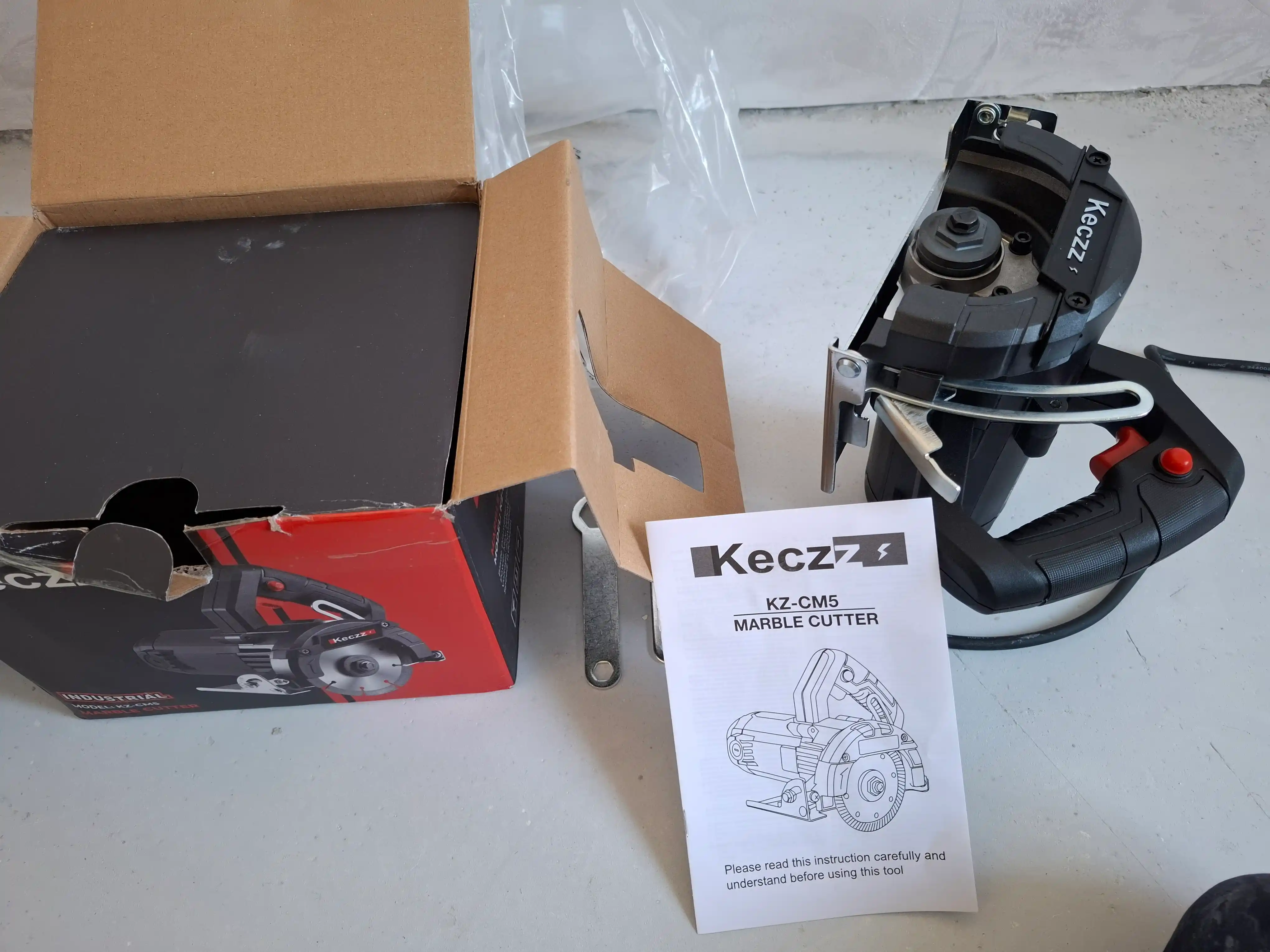 Keczz KZ-CM5, 1400 Vt, 125 mm diskli sirkulyar arra (tosh kesuvchi)