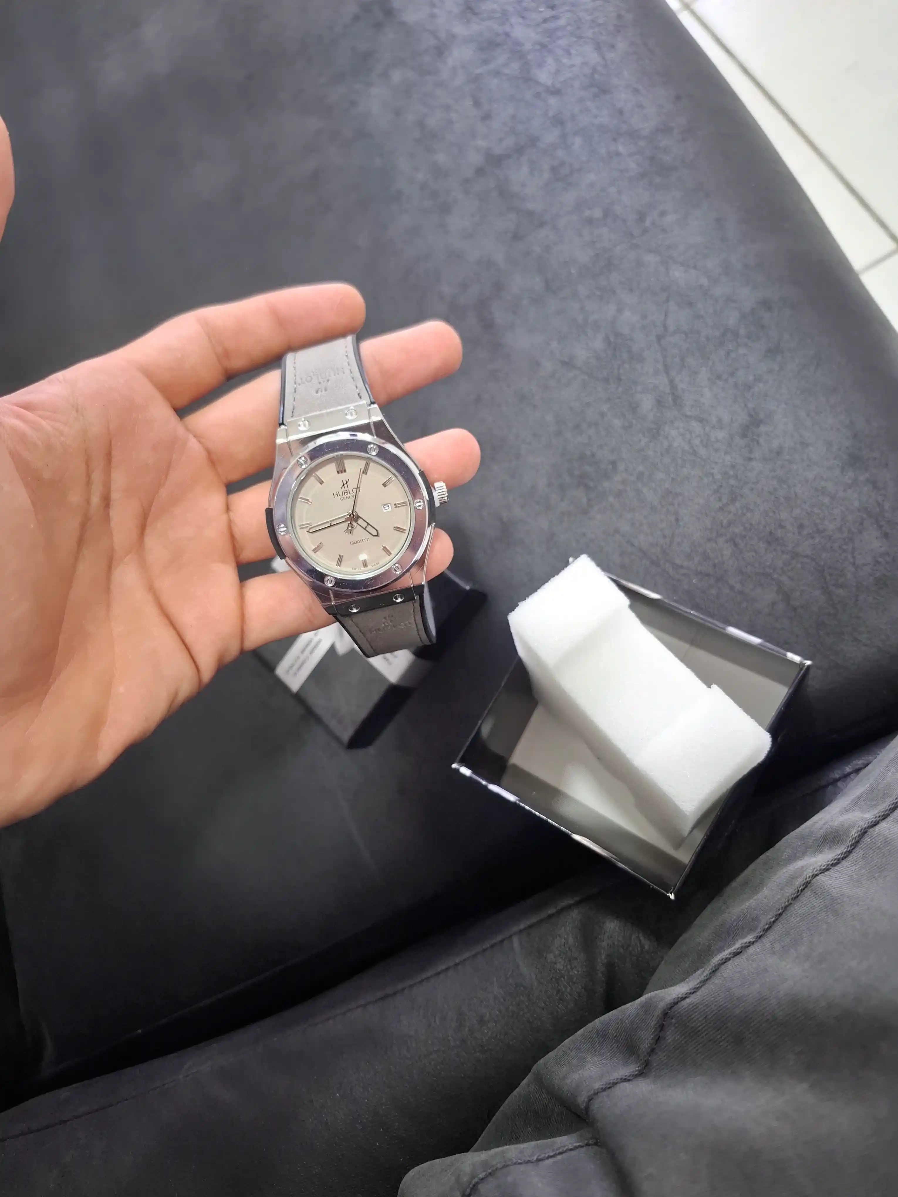 Мужские наручные часы Hublot, кварцевый механизм с индикатором даты