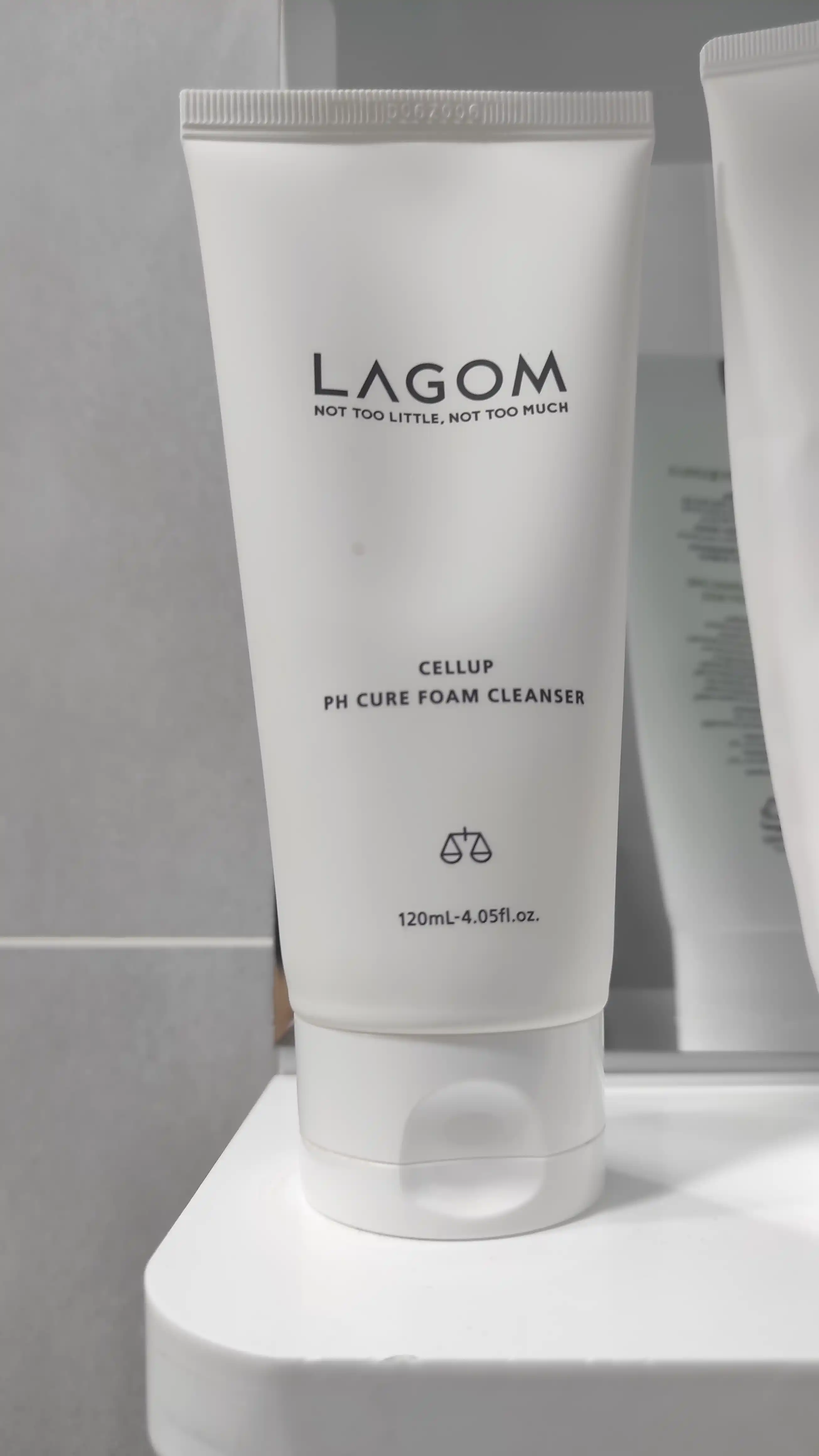 Normal, yog'li, ta'sirchan yuzlarga yuz yuvish ko'pigi, Lagom Cellup Ph Cure Foam