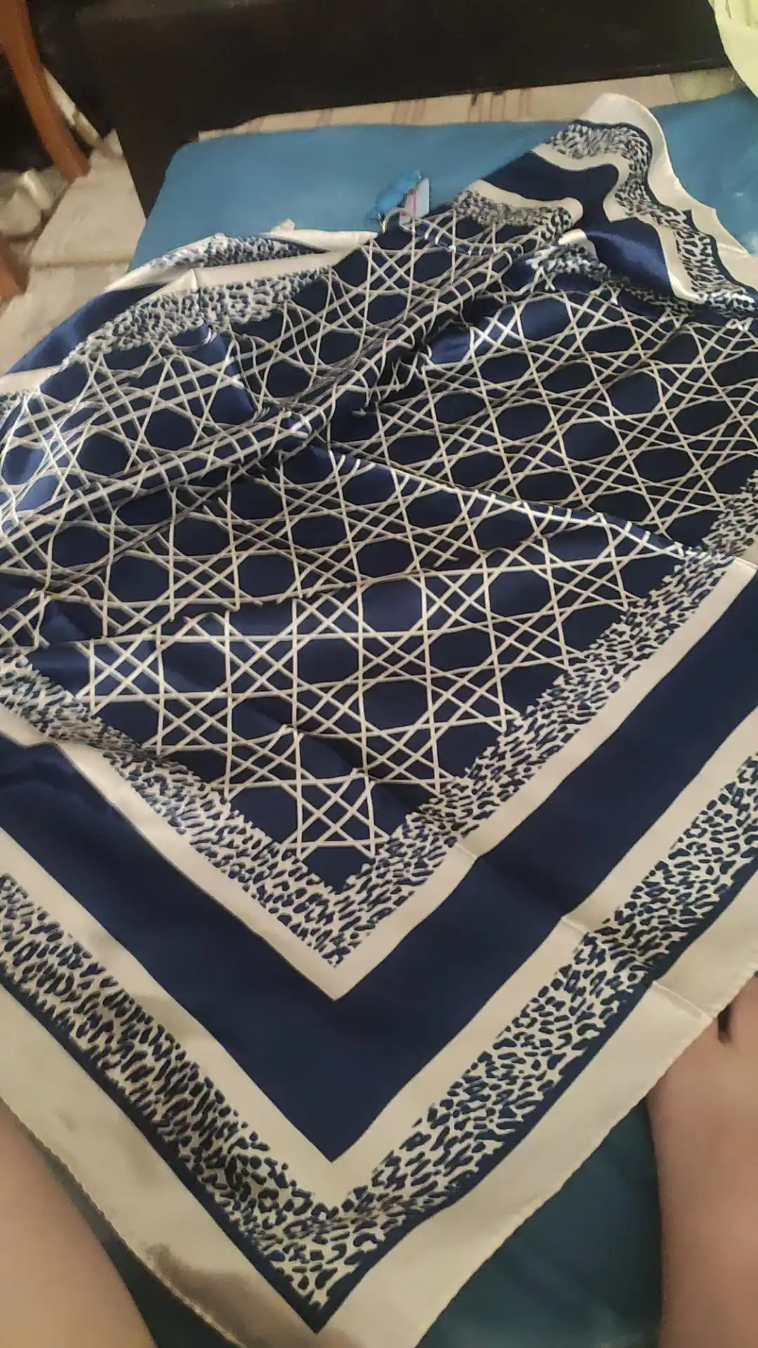 Ayollar va qizlar uchun paxtali ro'mol, sharf, hijob 90x90, rangli gulli naqshli