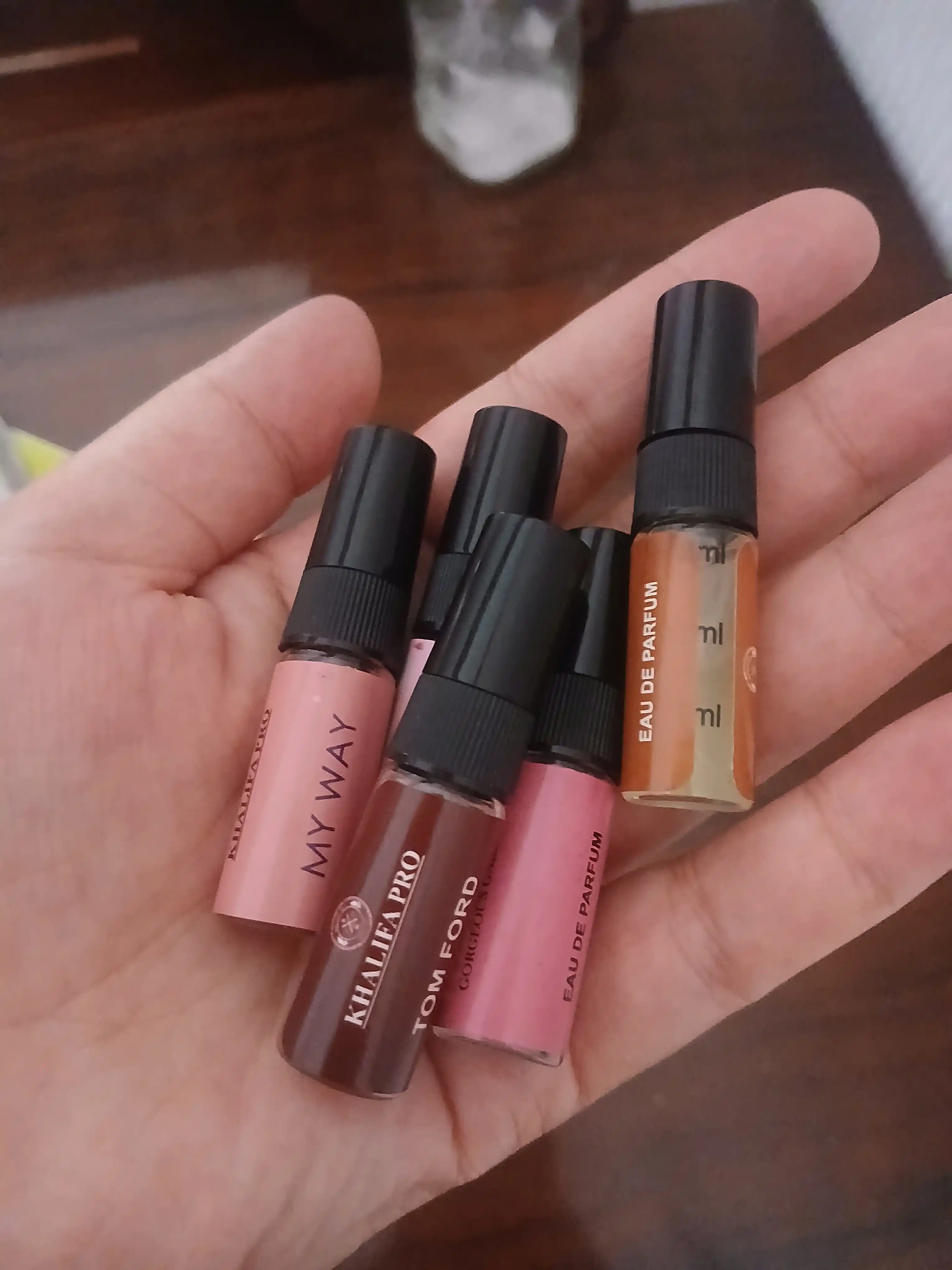 Atirlar ayollar uchun Lost Cherry, My Way, Miss Dior, Gucci Flora, Avon Today, sovga nabor