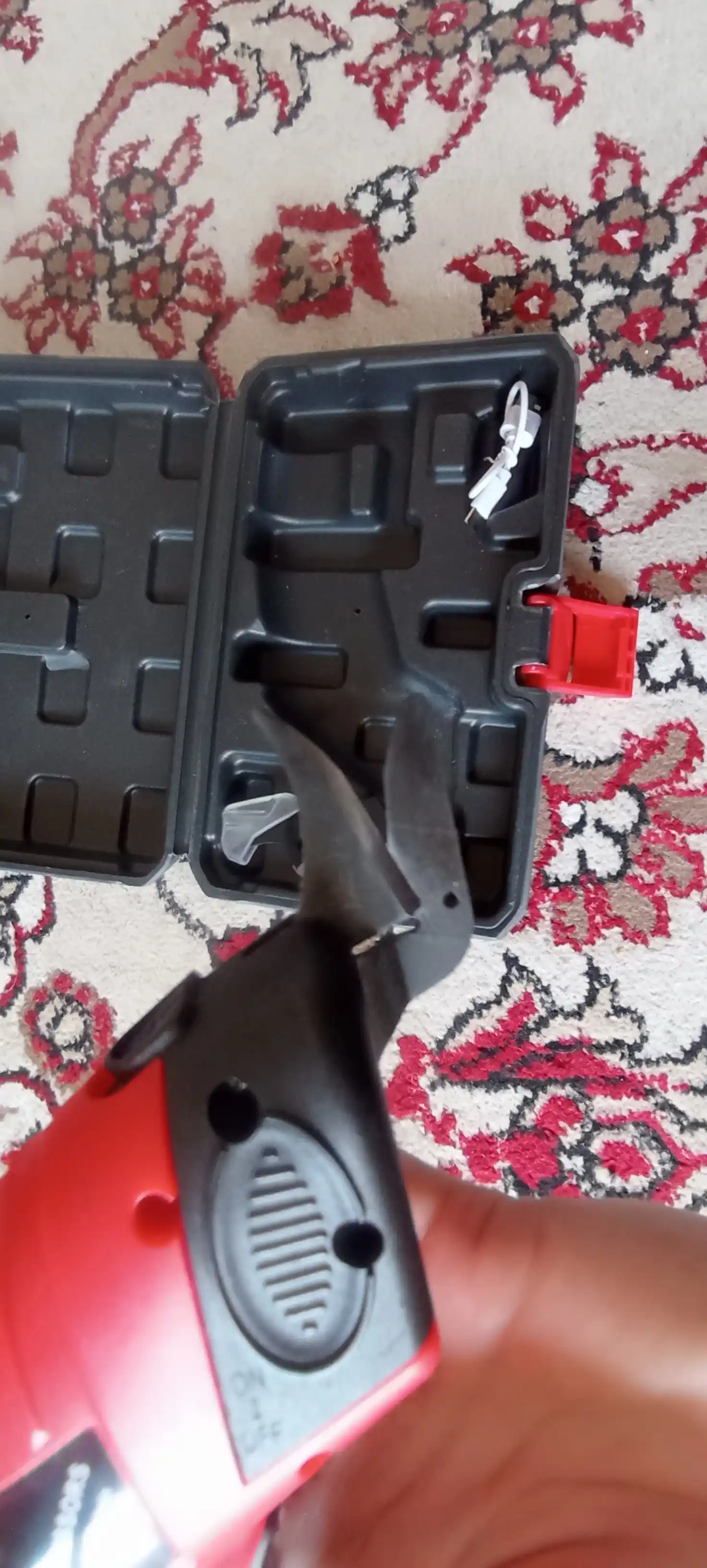 Simsiz akkumulyatorli elektr qaychi, mato, charm, karton va plastik uchun, 3.6 V
