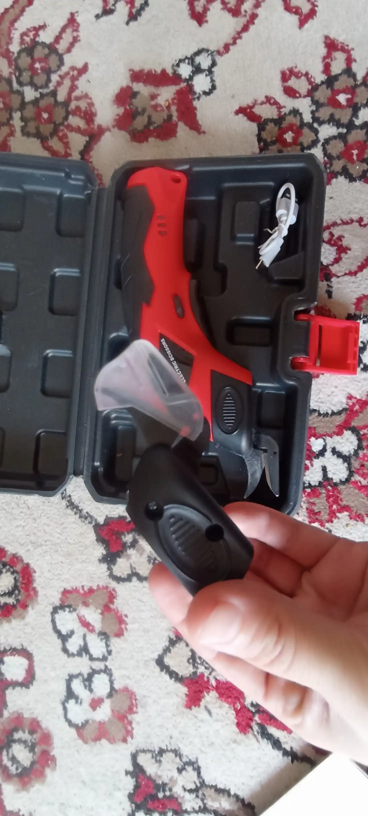 Simsiz akkumulyatorli elektr qaychi, mato, charm, karton va plastik uchun, 3.6 V