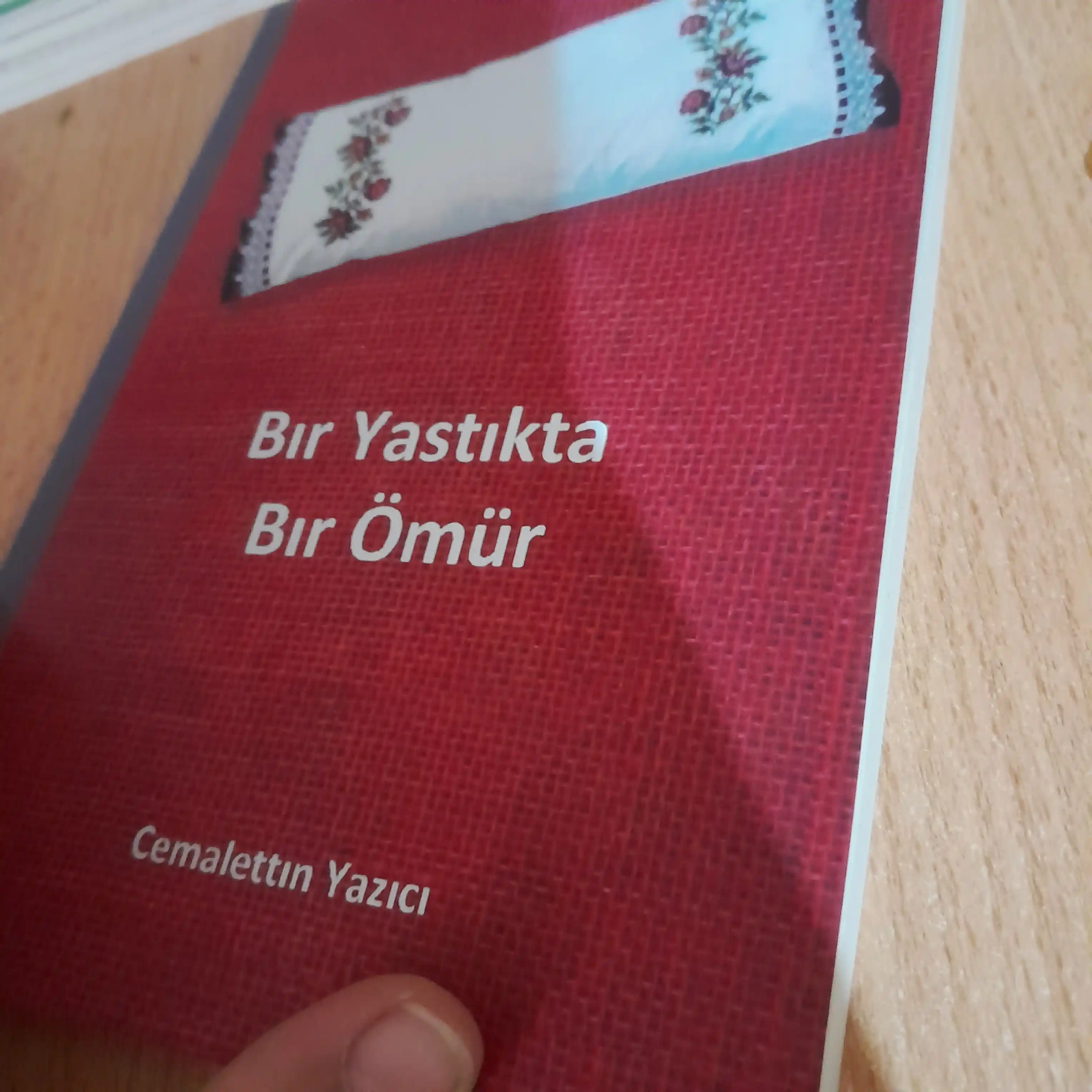 Bir yastikta bir omur. Cemalettin Yazici, книга на турецком языке