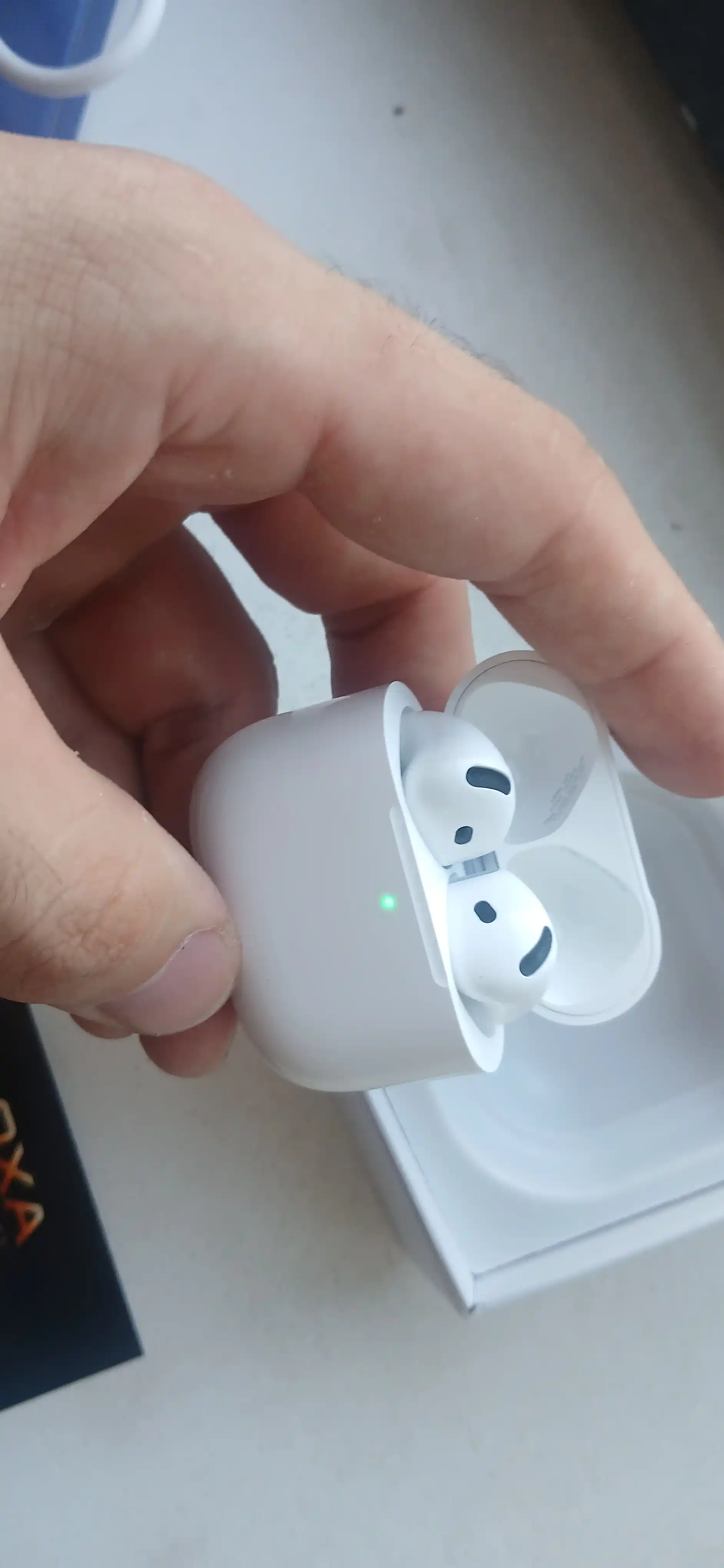Simsiz quloqchinlar Pods 4, sensorli va blutuz naushniklar, iPhone va Android uchun