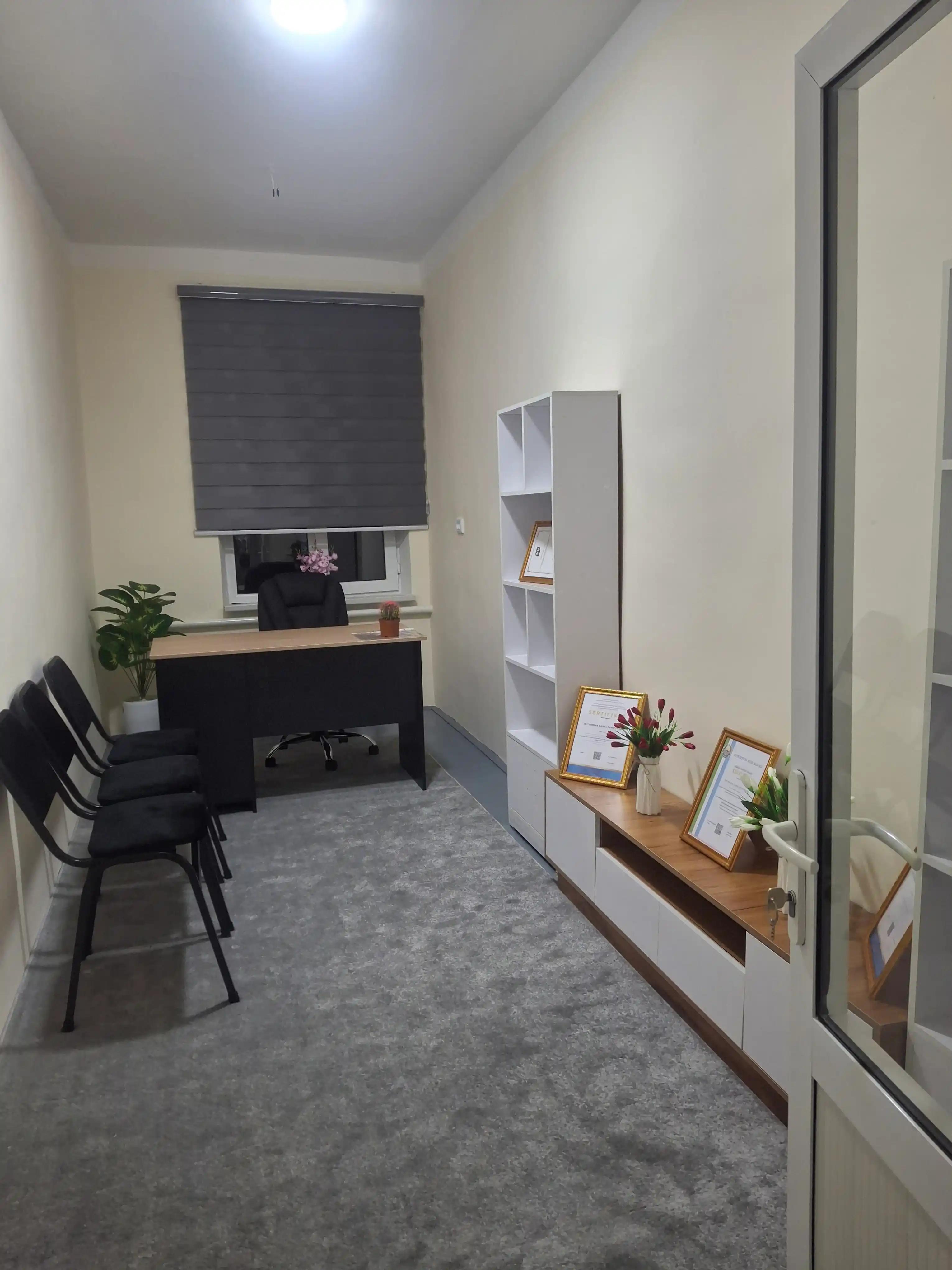 Televizor tagligi TV tumba TUN keng tokchalar bilan, to'liq yig'ilgan, 150/160/170x40x30sm