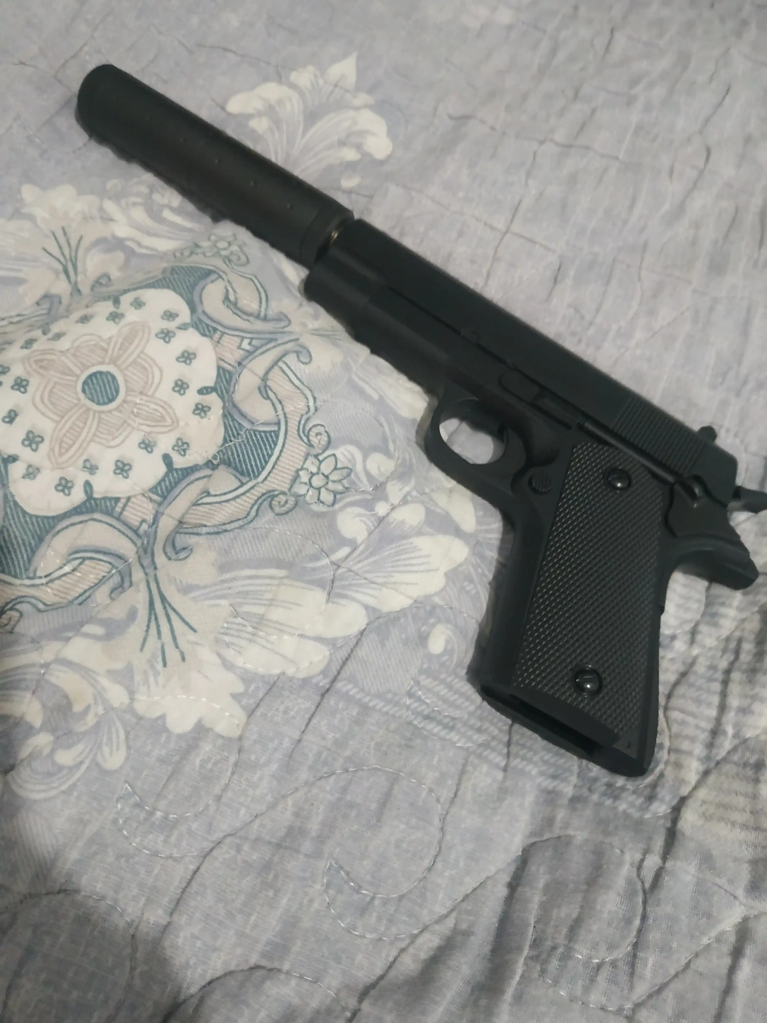 Игрушечный пистолет Airsoft Gun — Металлический корпус, с глушителем и пульками