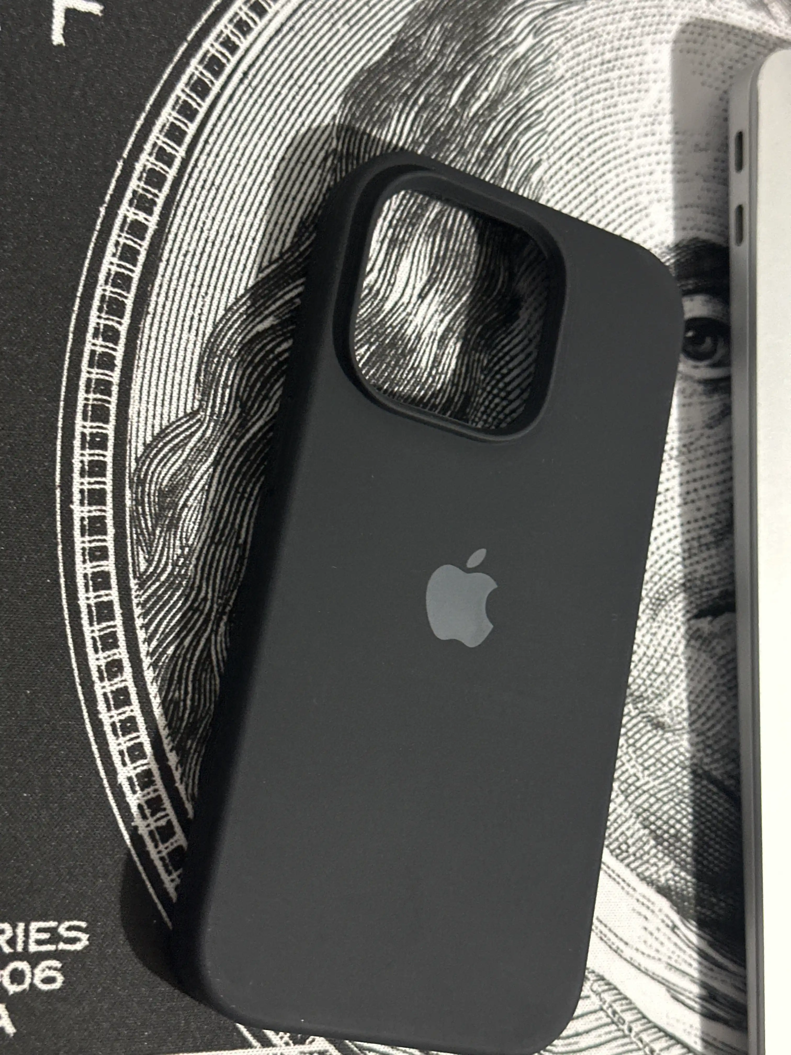 Чехол для iPhone 11–17, Pro, Pro Max — силикон Soft Touch, микрофибра