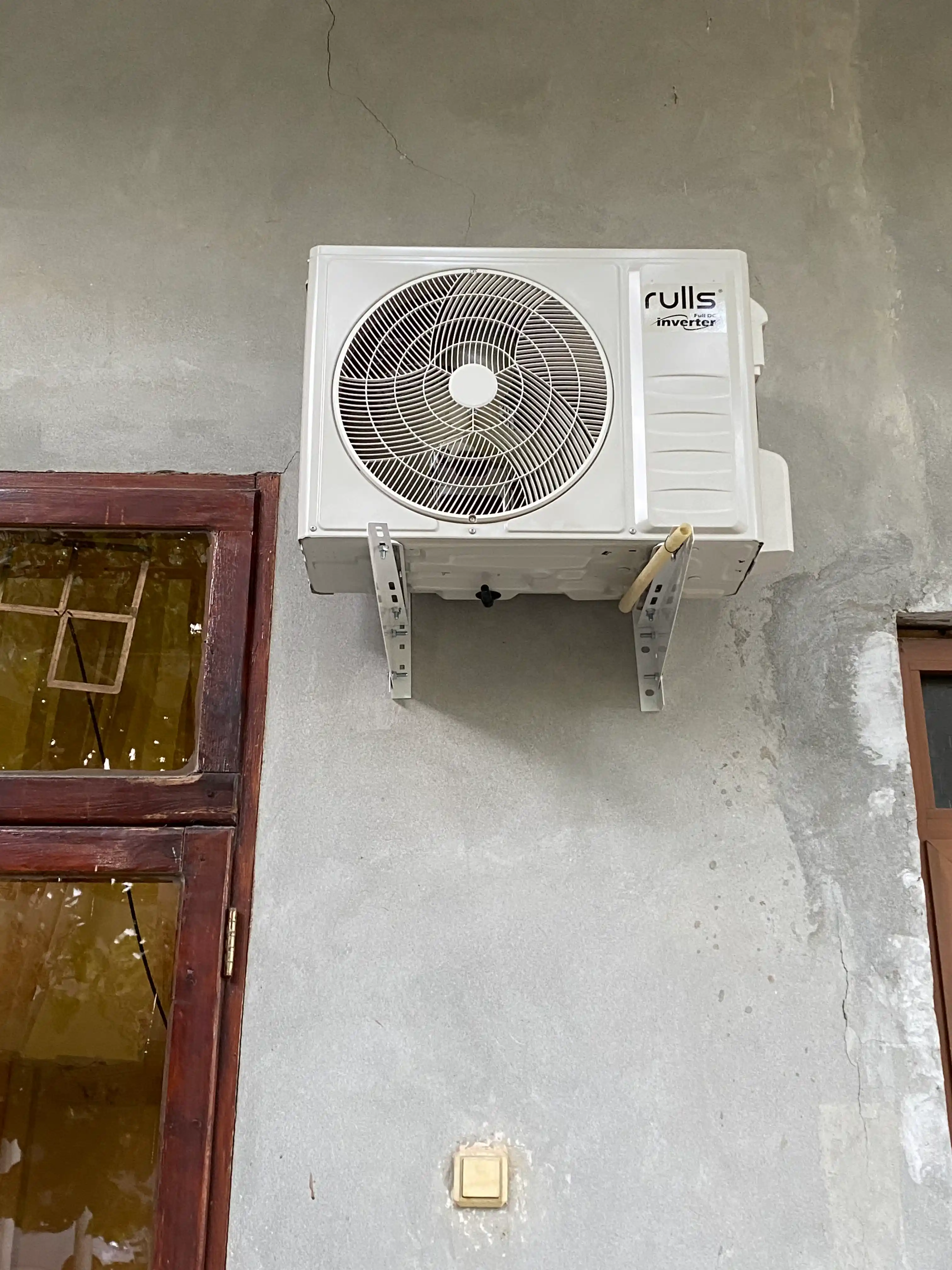 Кондиционер Rulls 12 Inverter с компрессором GREE — для помещений до 35 кв.м. Оснащён PTC