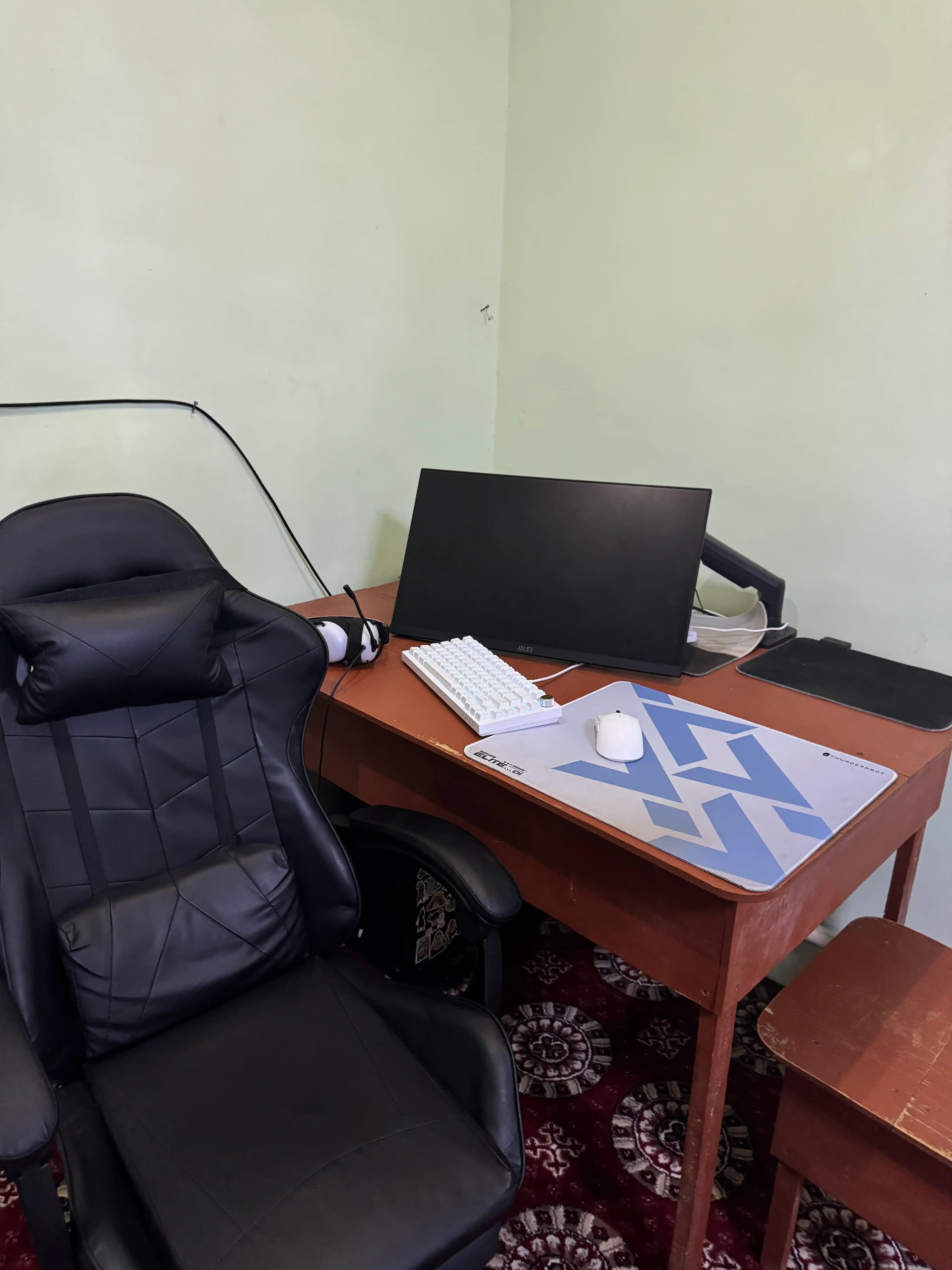 Gaming kreslo TOJIRBEK, kompyuter va ofis uchun, oyoq qo'ygichli o'rindiq