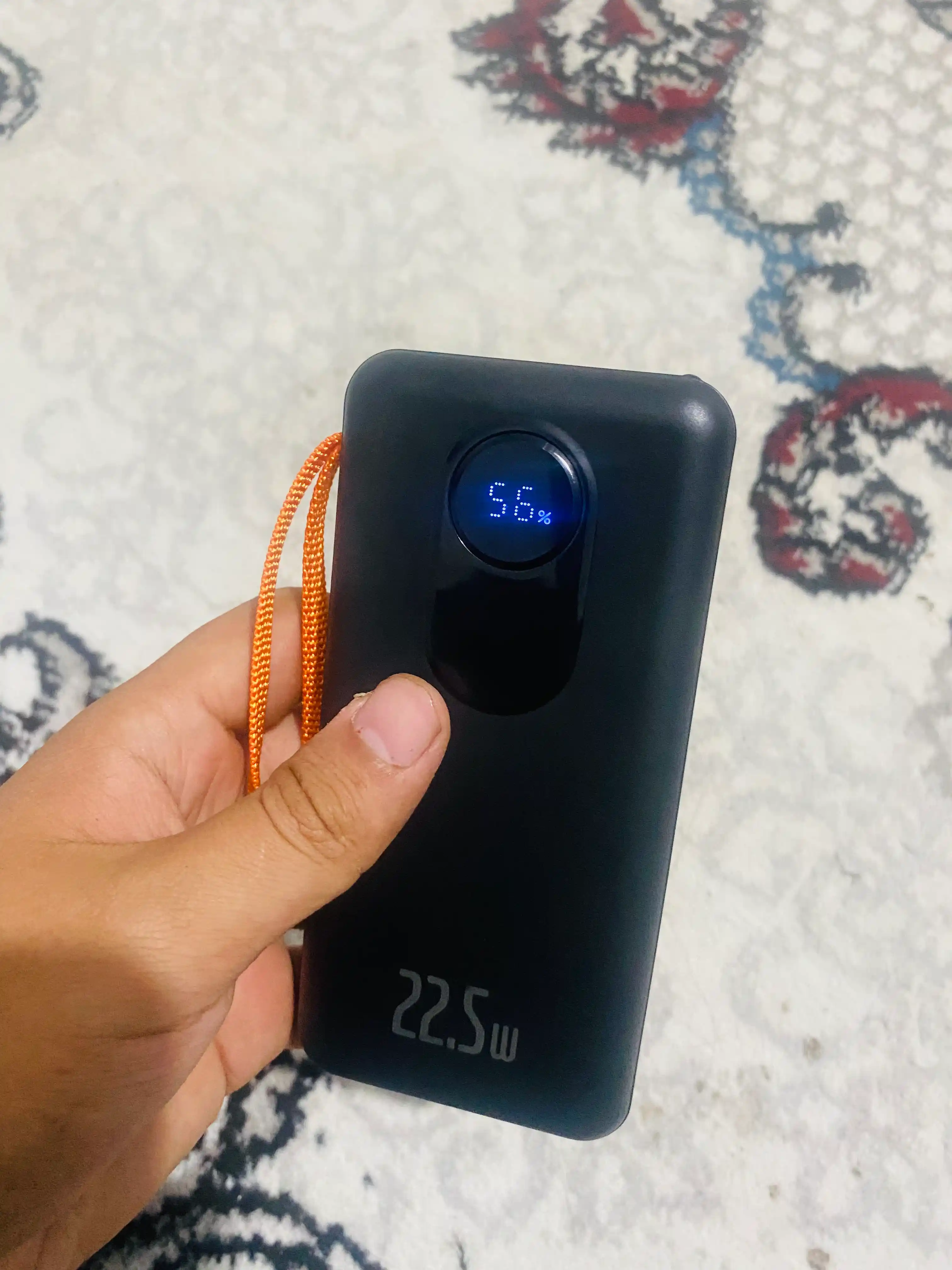 Power Bank 20000 mAh 22.5W с ремешком, встроенными кабелями, фонариком и быстрой зарядкой