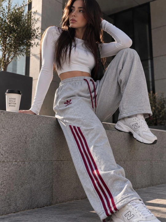 Trenddagi kontrast chiziqlarga ega ayollar trikotaj shimi - 