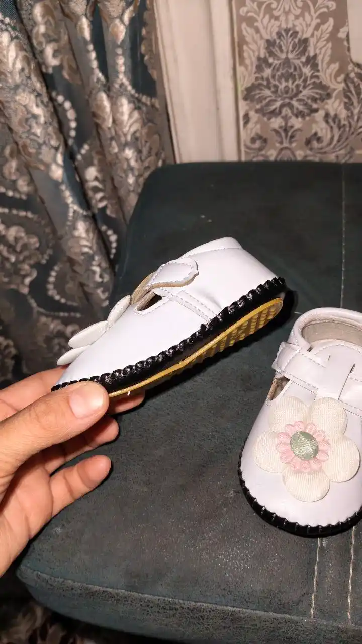 6 oylikdan 1 yoshgacha bo‘lgan qizlar uchun oyoq kiymcha, pinetka