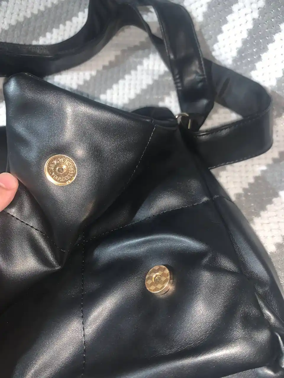Ayollar uchun yelkama sumka, eko charm, A4 formatli