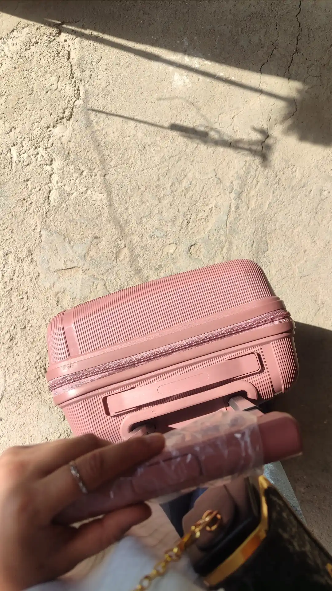 Sayohat chamadoni, 4 g'ildirakli, PP materialdan, kodli qulf bilan