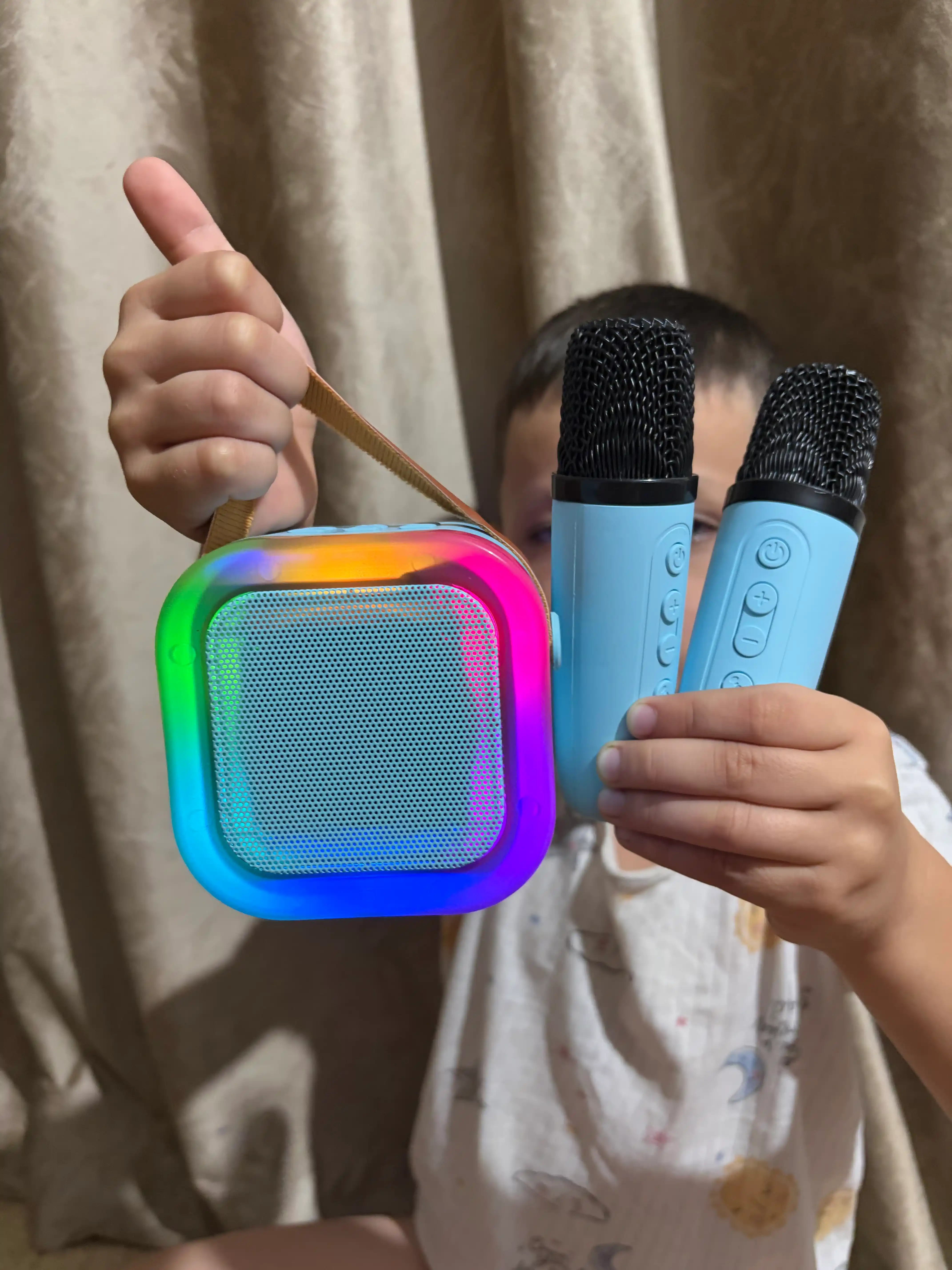 FIDGO Bluetooth karaoke kolonkasi, 2 ta mikrofon va RGB yoritish