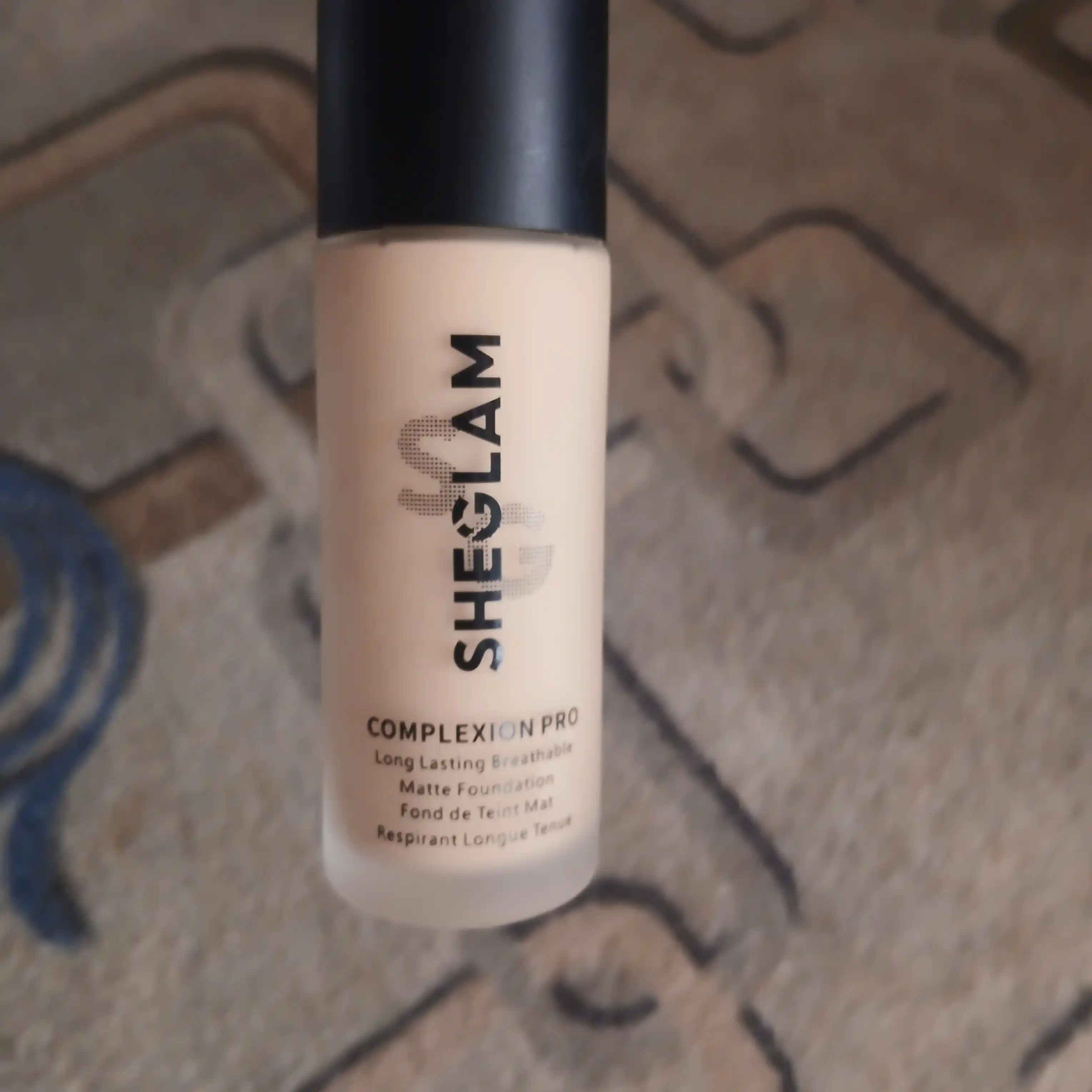 Tonal kremi SHEGLAM, asos, baza, tabiiy mot ohang, yuz terisi uchun, namlaydi, 30 ml
