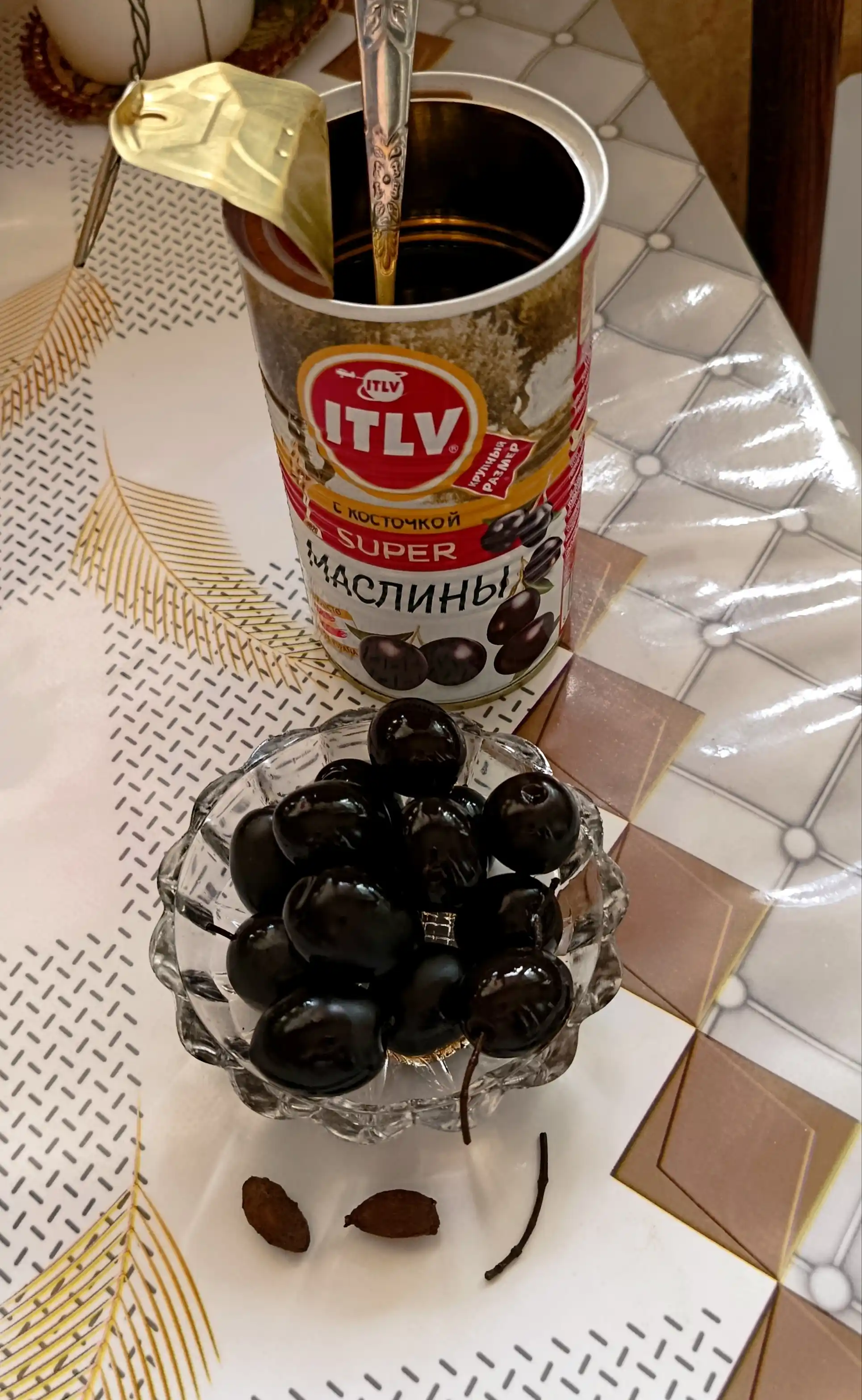 Цельные черные маслины Super ITLV, 370 мл