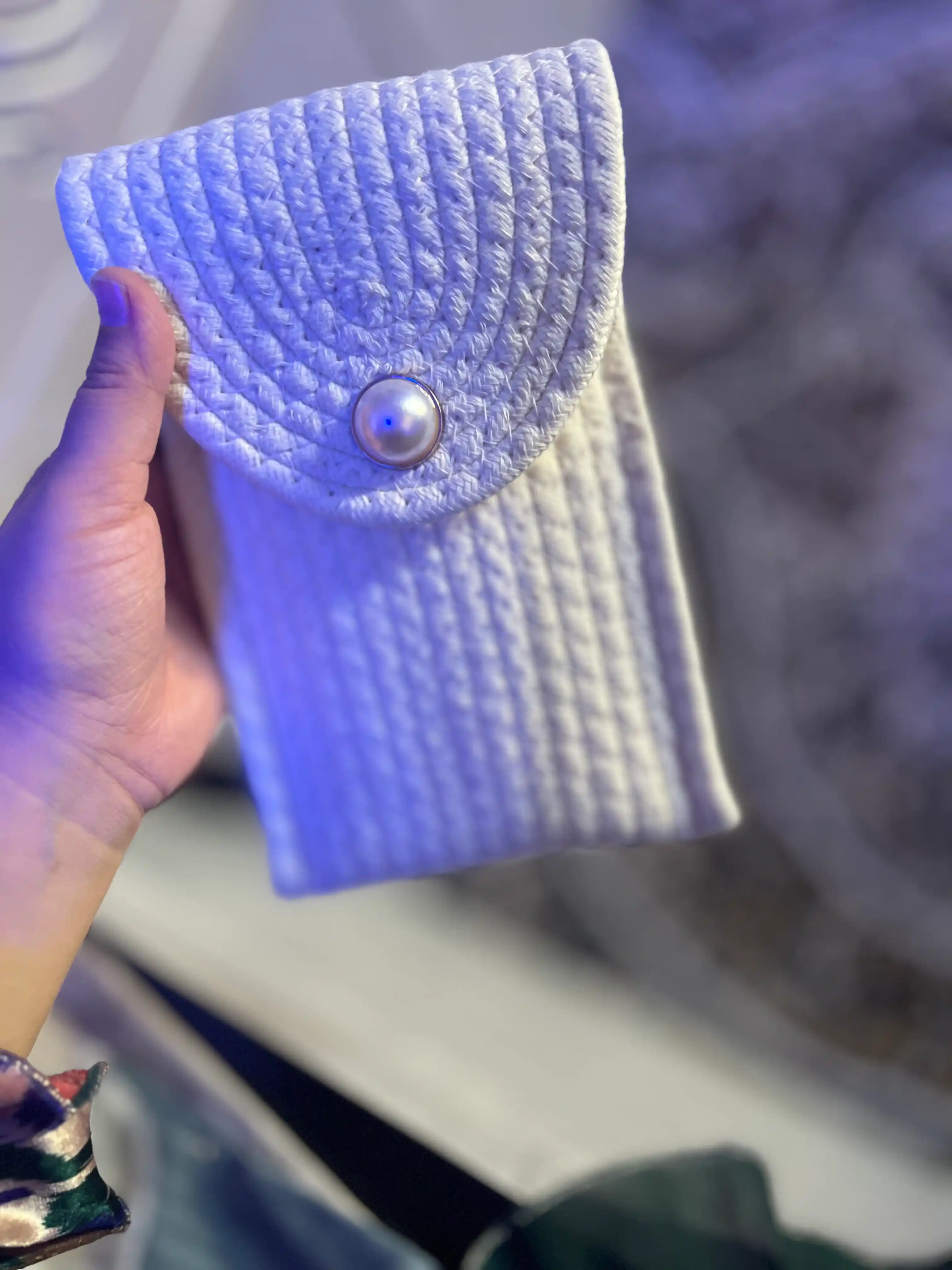 Yelka orqali mini sumka - zamonaviy va qulay, zamonaviy kross-body mini sumkasi