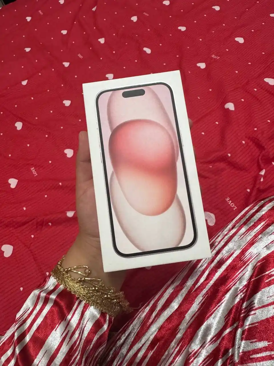 Apple iPhone 15 smartfoni, 128/256 GB, SIM+E (S) sim, g‘ilof va shisha sovg‘a sifatida