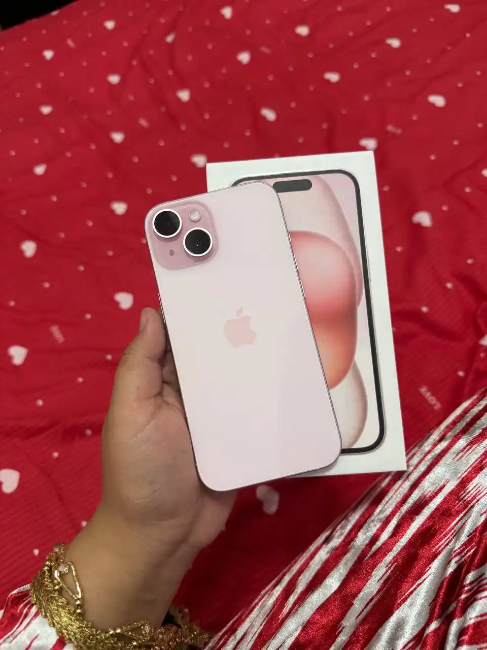 Apple iPhone 15 smartfoni, 128/256 GB, SIM+E (S) sim, g‘ilof va shisha sovg‘a sifatida