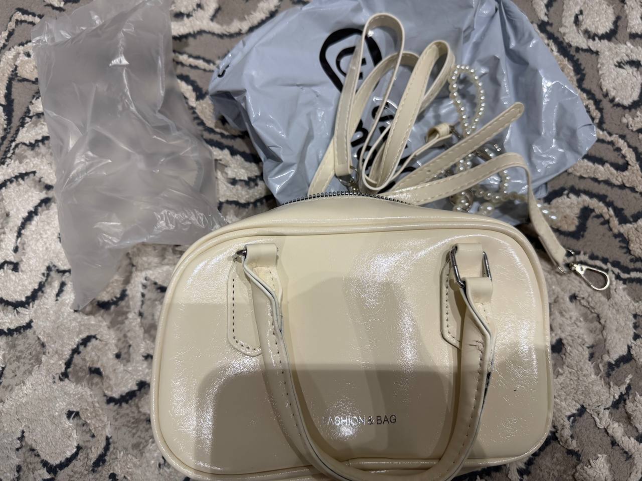 Ayollar mini sumkasi, kichik qo‘l sumka, aksessuarli elegant sumka