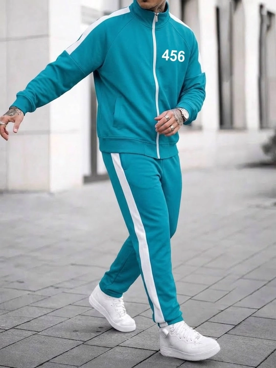 Erkaklar sport kostyumi