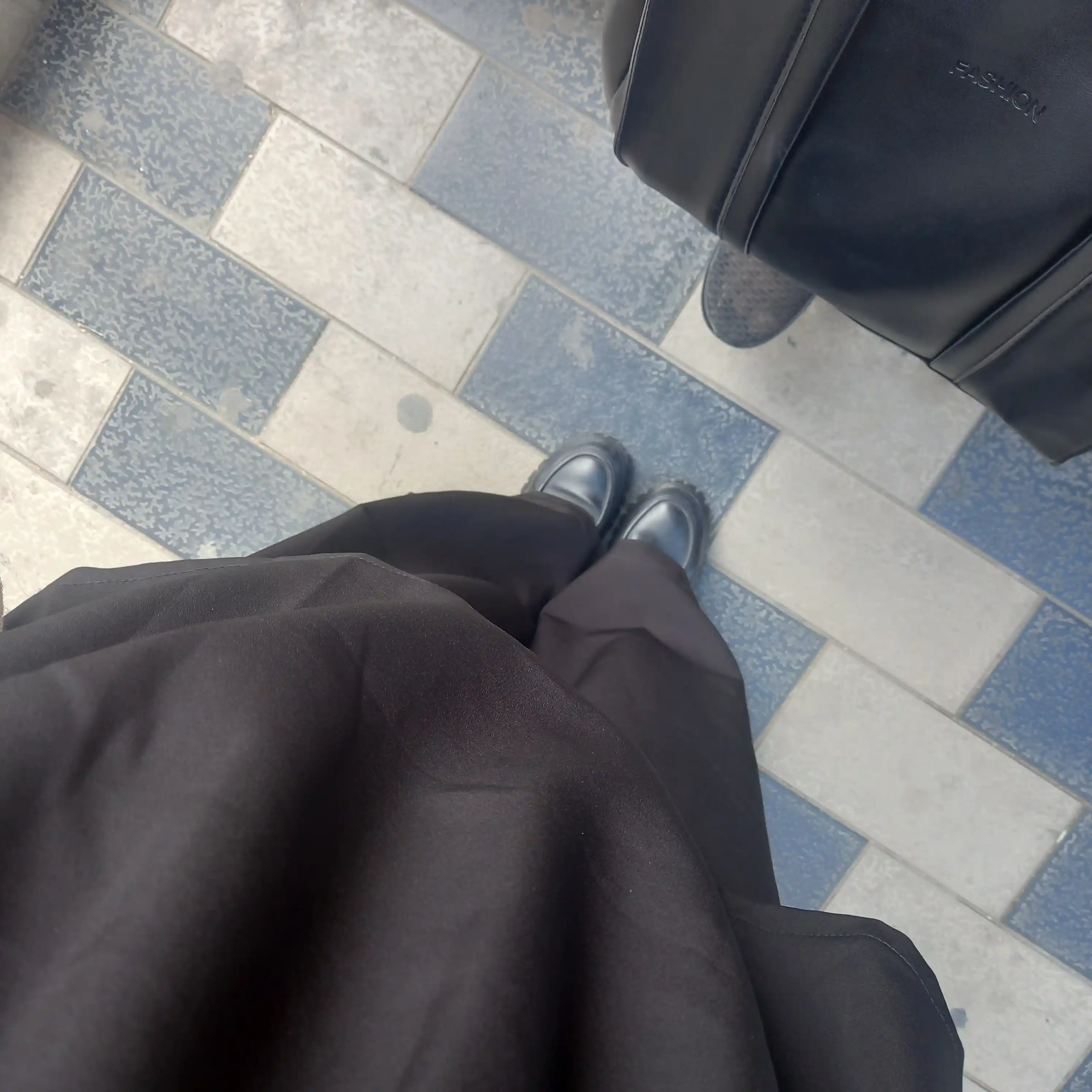 Ayollar va qizlar uchun troyka maktab forma oq kofta klassik shim nimcha