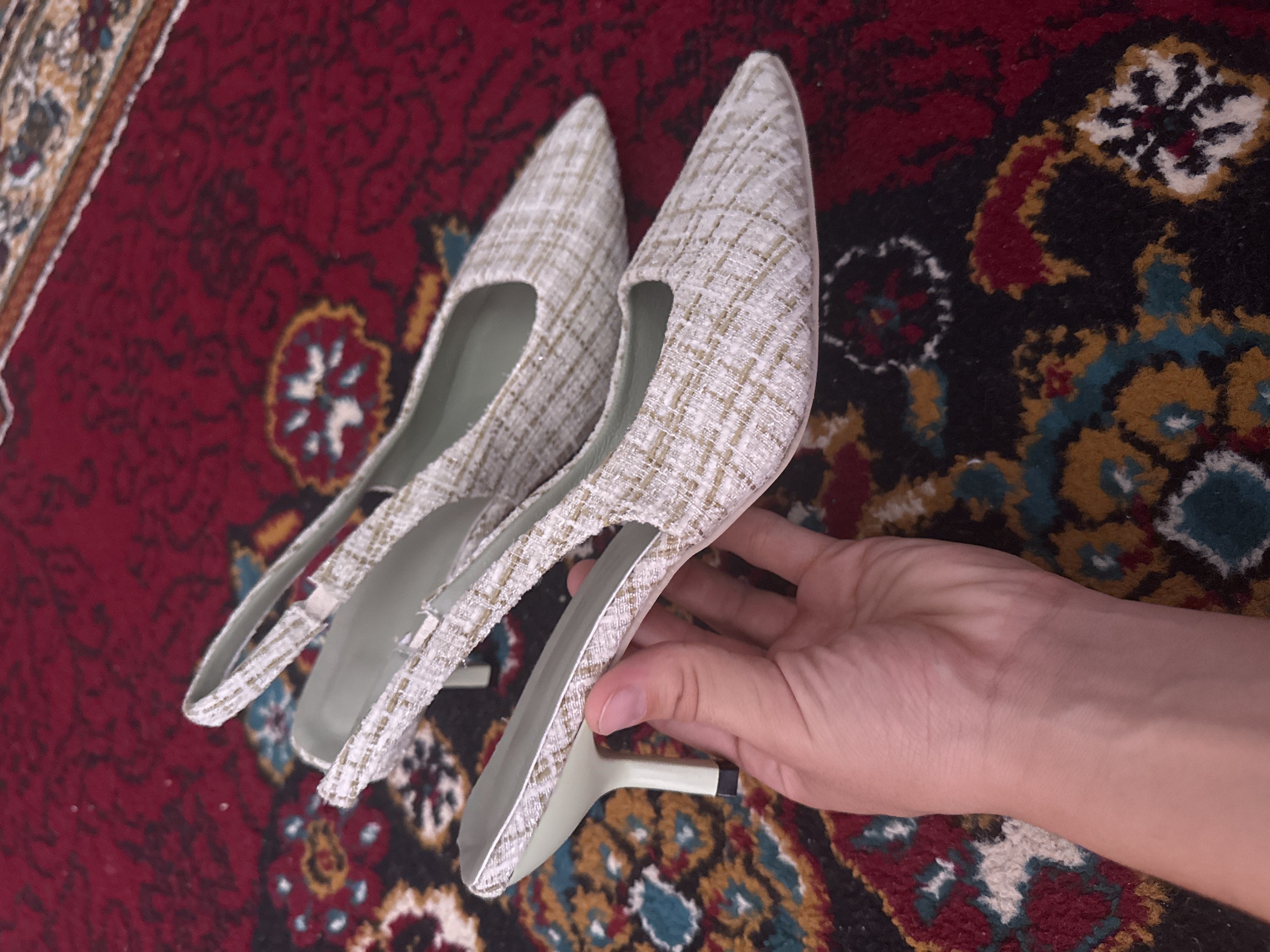 Ayollar uchun elegant tufli, slingback model, past poshna, qulay va zamonaviy dizayn