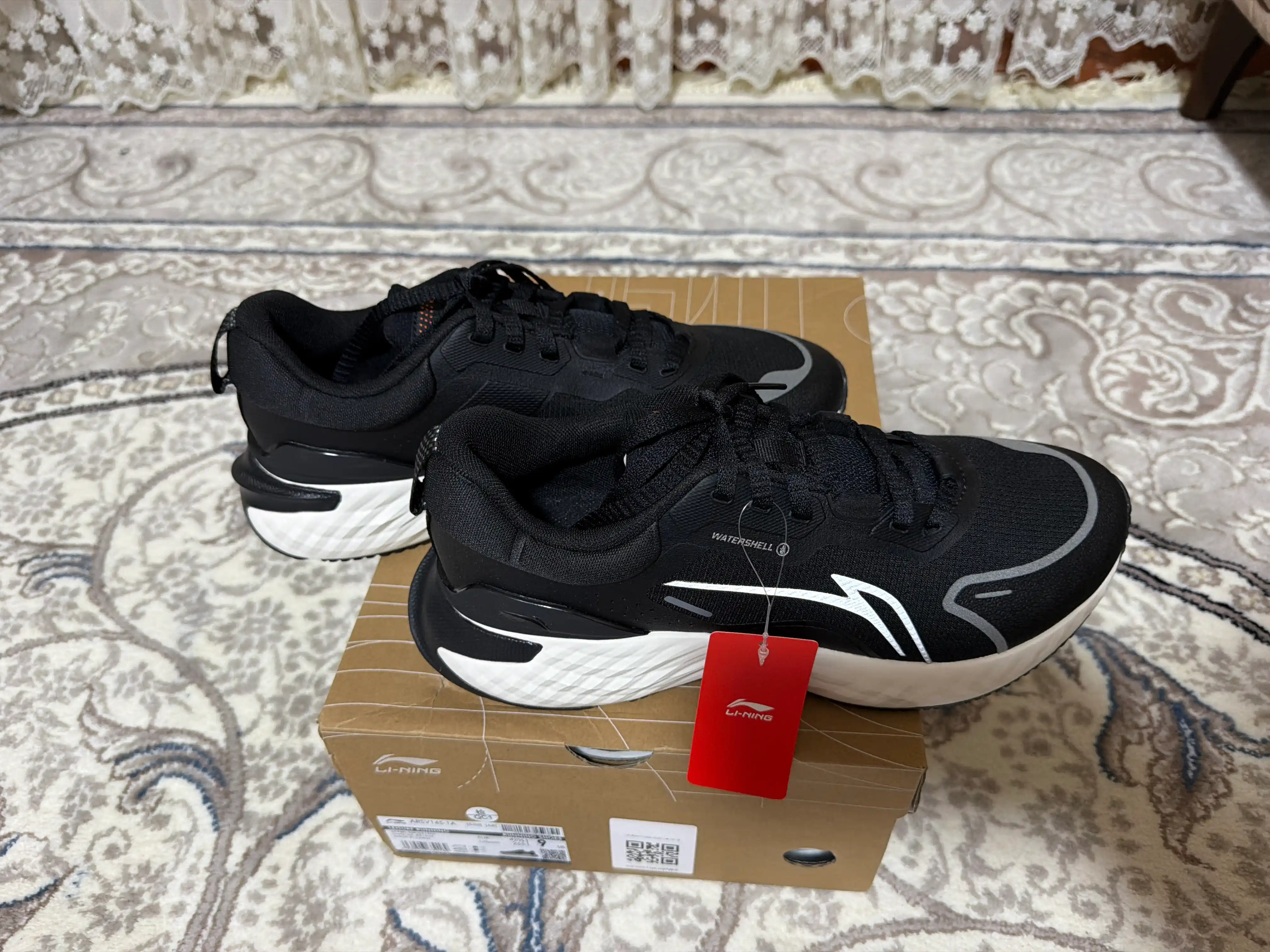 Li-Ning Floating Cloud — лёгкие мужские кроссовки с мягкой амортизацией и дышащим верхом
