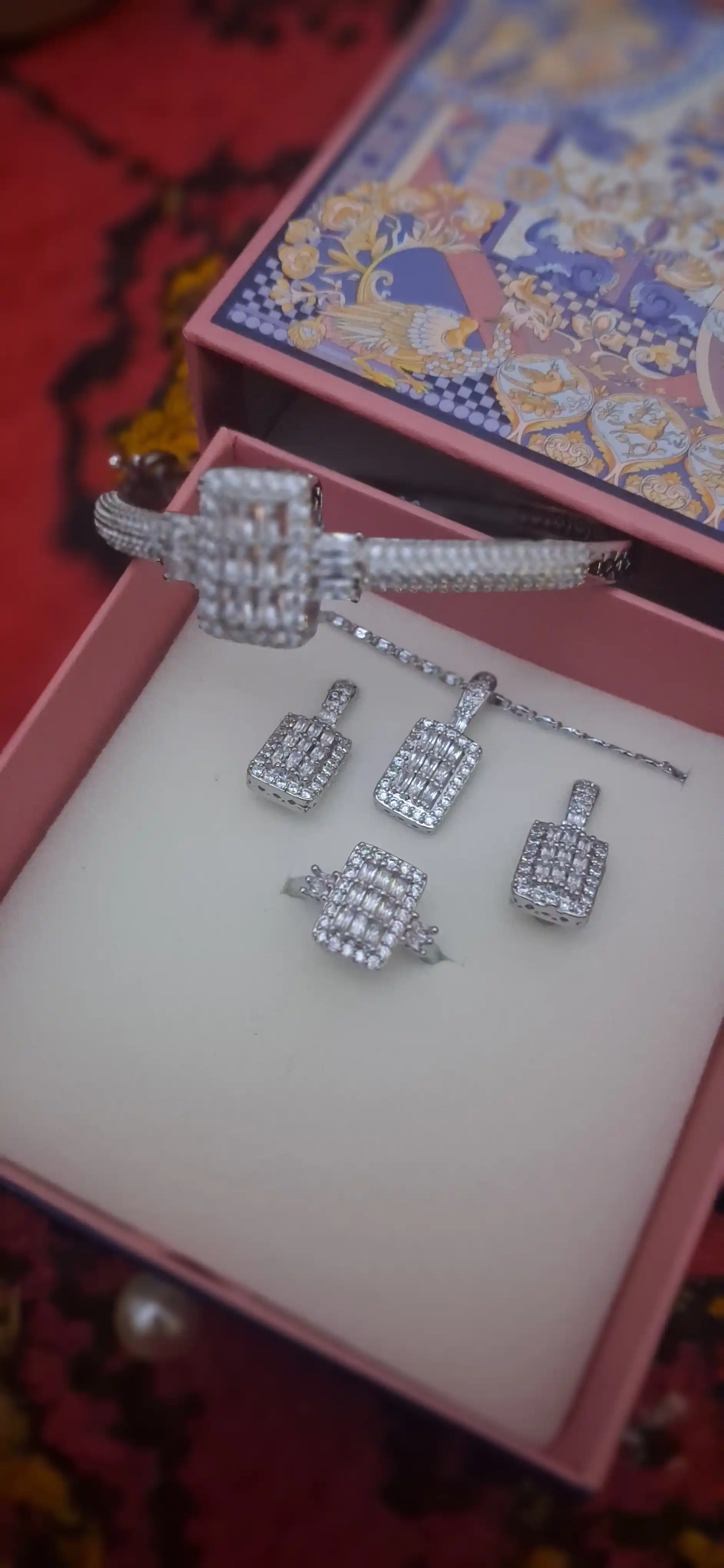 Xuping Stainless Steel Bijutery — коллекция украшений для женщин и девушек