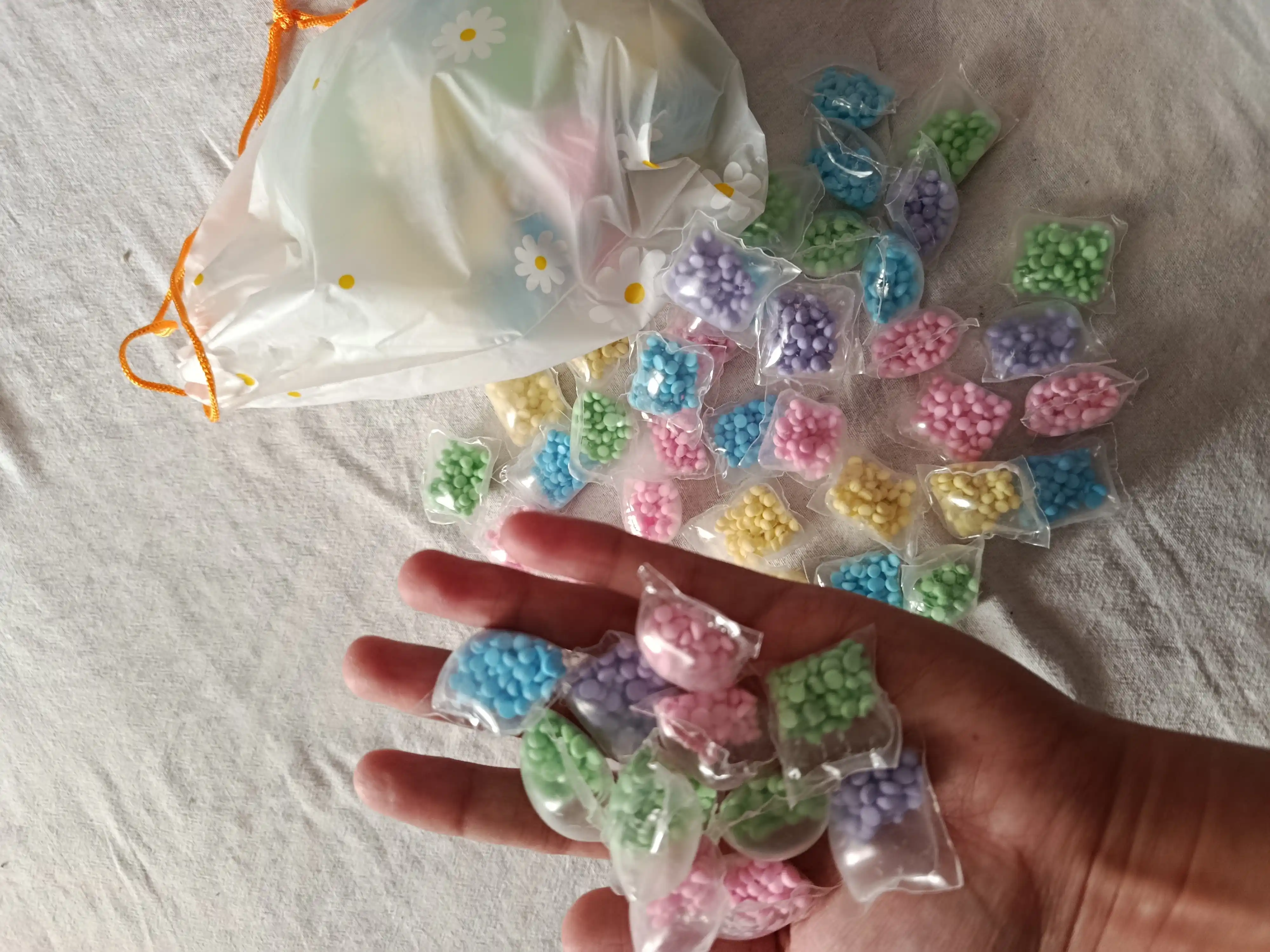 Mato yumshatuvchi, kir yuvish uchun granulalar, 100 kapsula