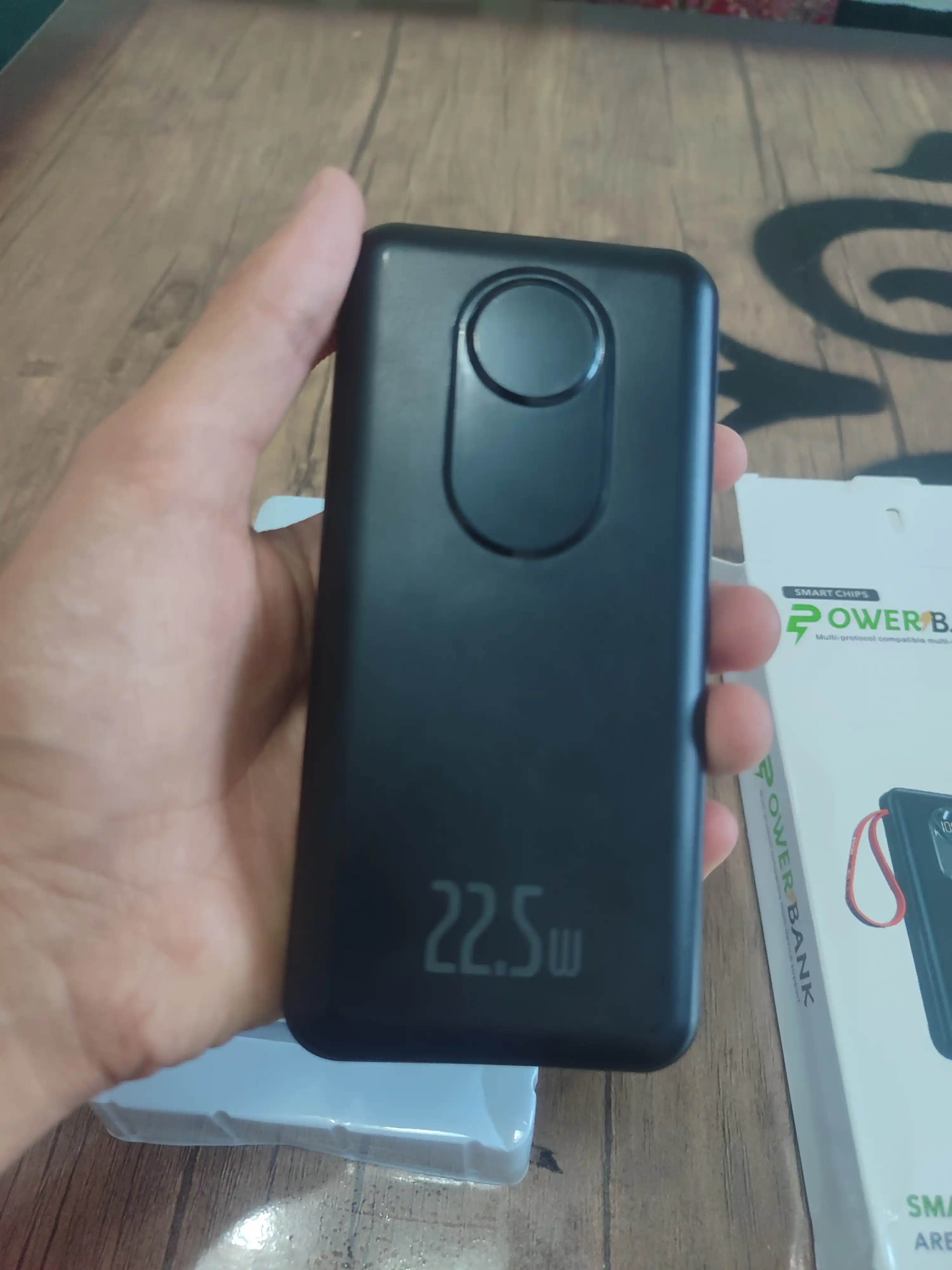 Power Bank 20000 mAh 22.5W с ремешком, встроенными кабелями, фонариком и быстрой зарядкой