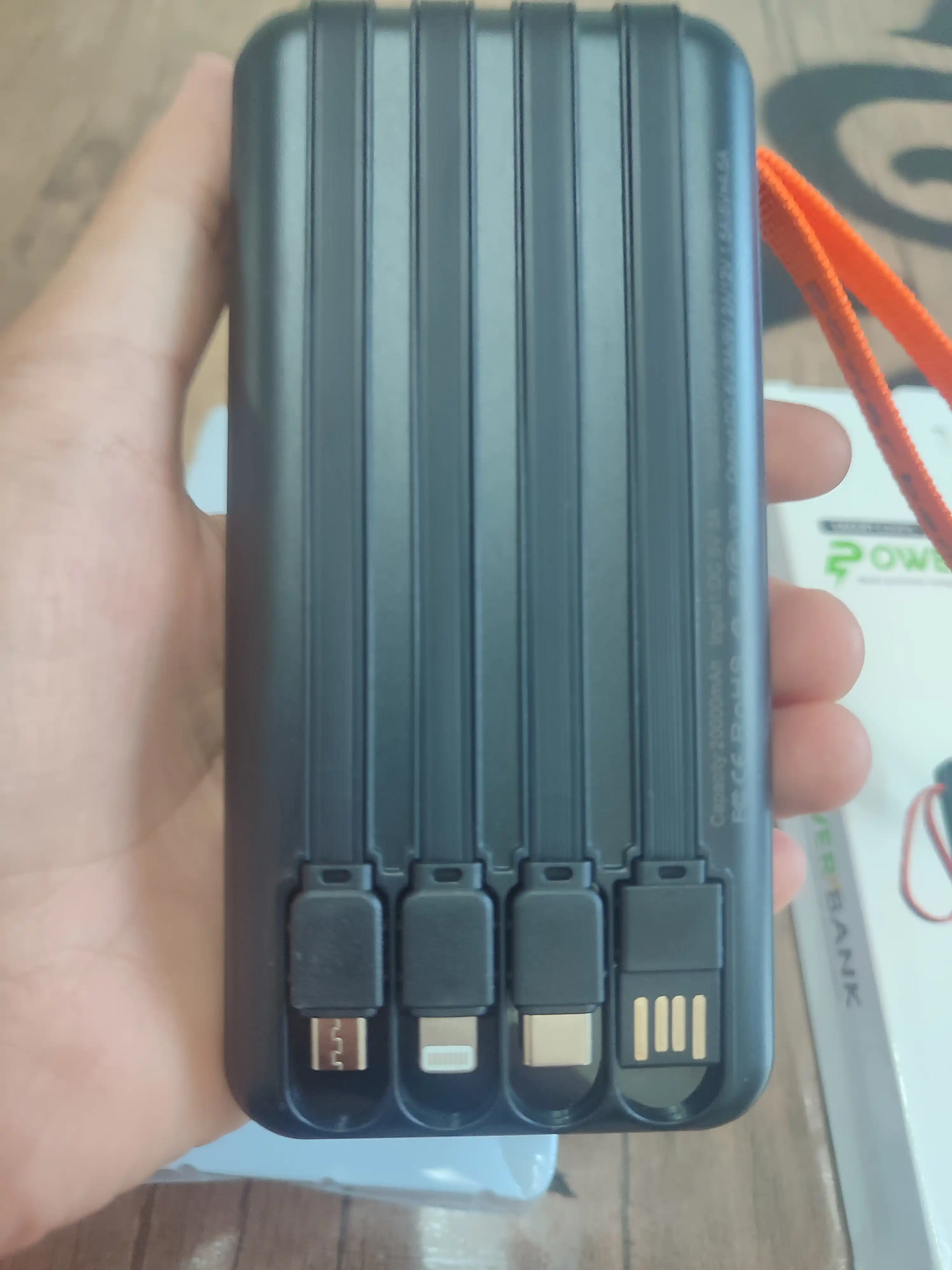 Power Bank 20000 mAh 22.5W с ремешком, встроенными кабелями, фонариком и быстрой зарядкой