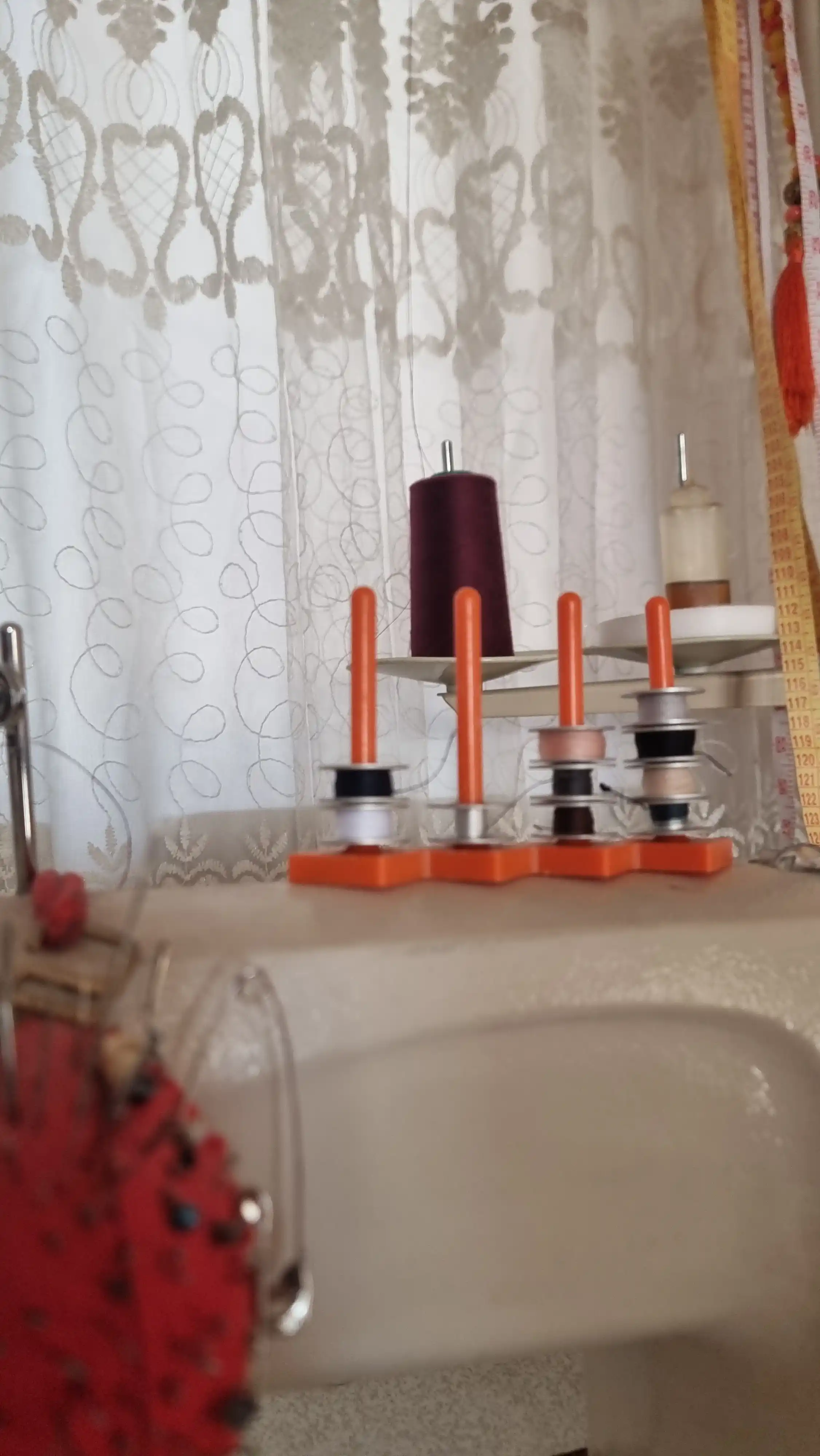 Tikuv mashinasi uchun bobin ushlagichi, sanoat va maishiy mashinalarning tikuvlari uchun