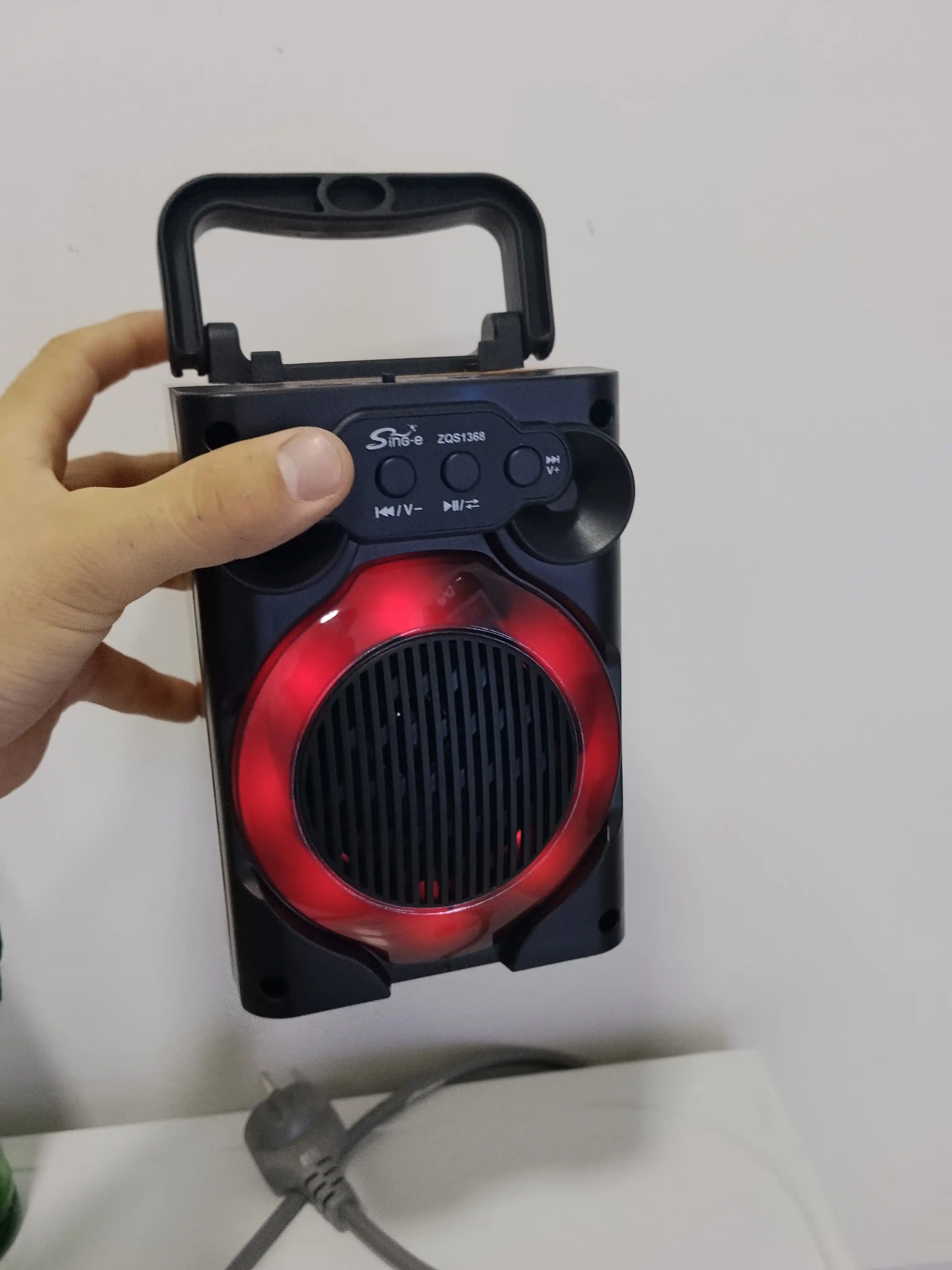Simsiz katta karnay, karaoke musiqasi, mikrofon, pult va RGB yoritgich